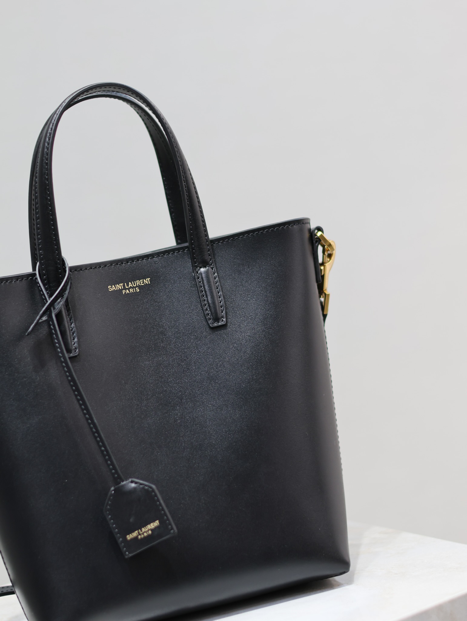 YSL    Mini Tote Shopper Model: 712367 Dimensions: 18x17x8cm