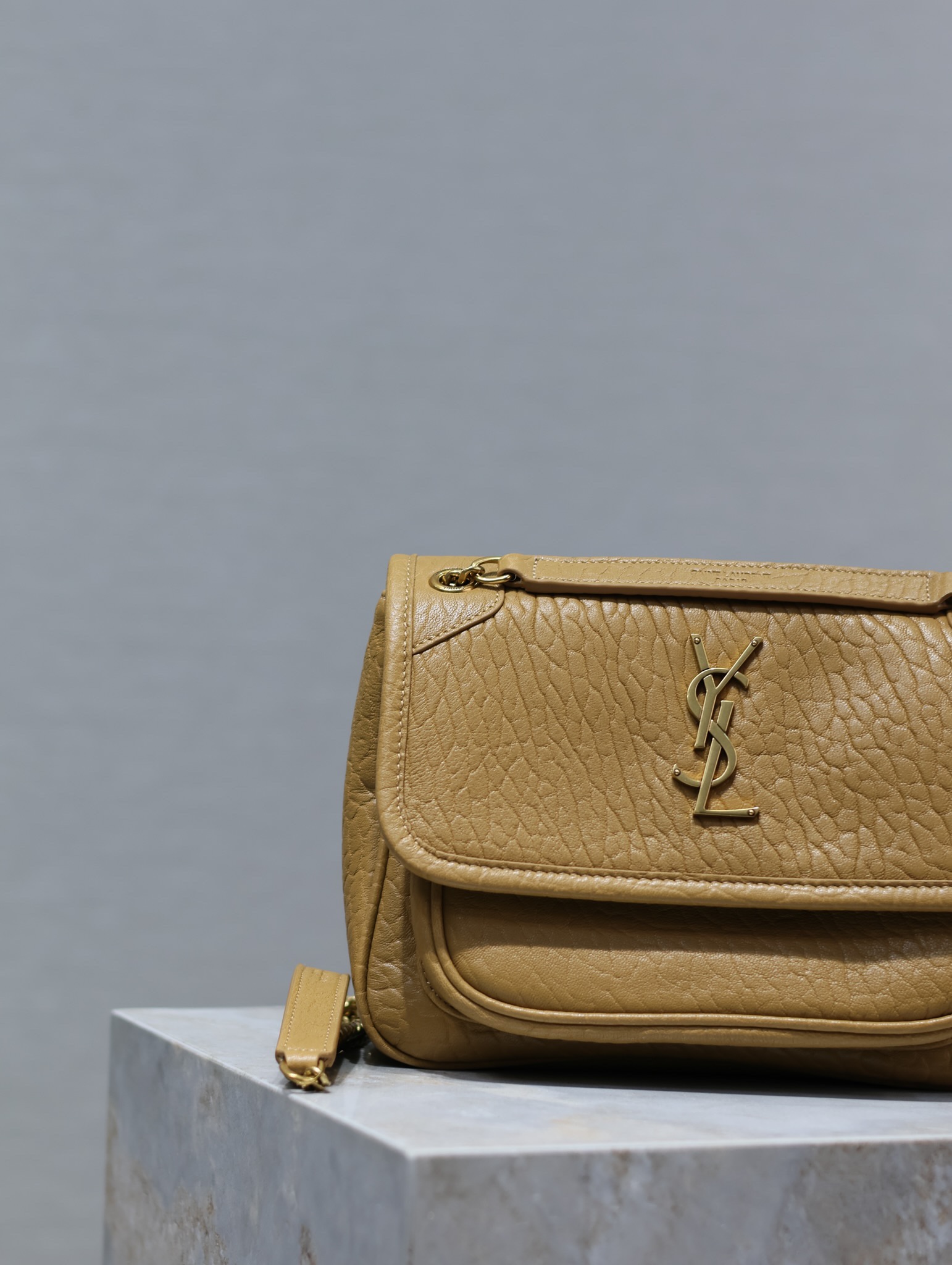 YSL Niki 22cm Earth-Tone Elephant Print with Gold Buckle Style Number: 633151 Dimensions: 22 × 16.5 × 12 cm