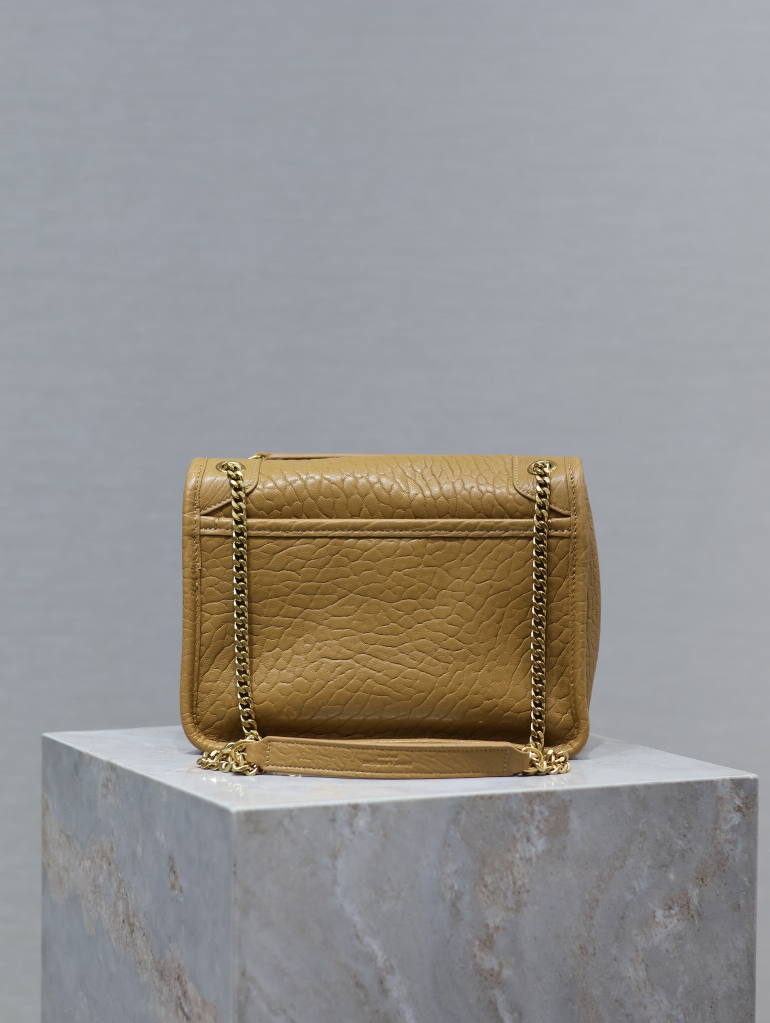YSL Niki 22cm Earth-Tone Elephant Print with Gold Buckle Style Number: 633151 Dimensions: 22 × 16.5 × 12 cm