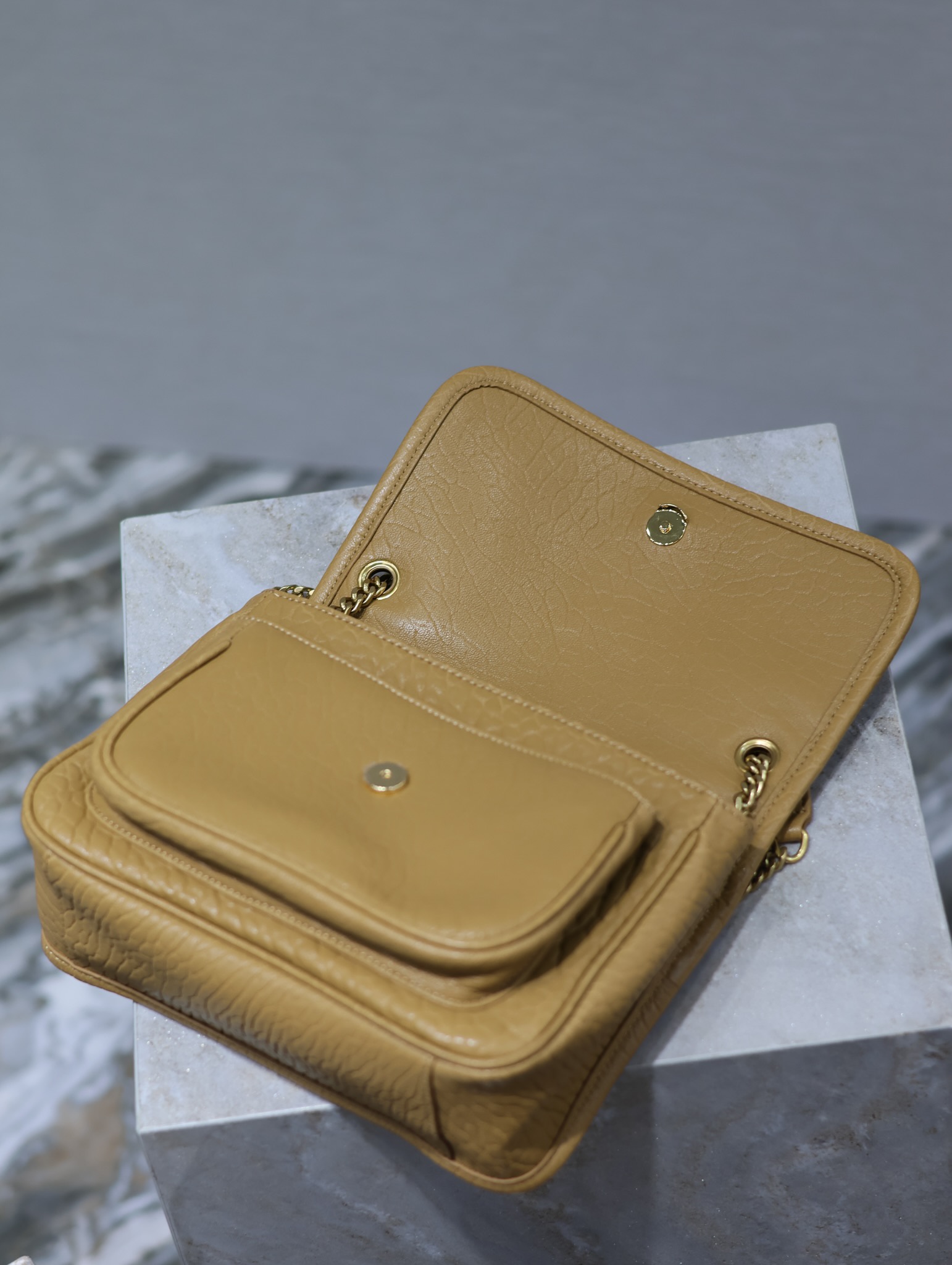 YSL Niki 22cm Earth-Tone Elephant Print with Gold Buckle Style Number: 633151 Dimensions: 22 × 16.5 × 12 cm