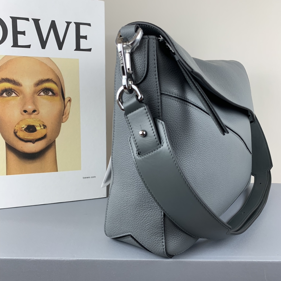 Loewe 36036 Bronze  0.780 Size: 37*25*9cm