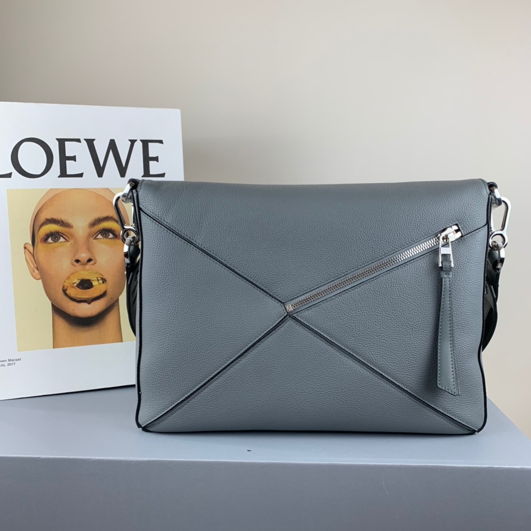Loewe 36036 Bronze  0.780 Size: 37*25*9cm