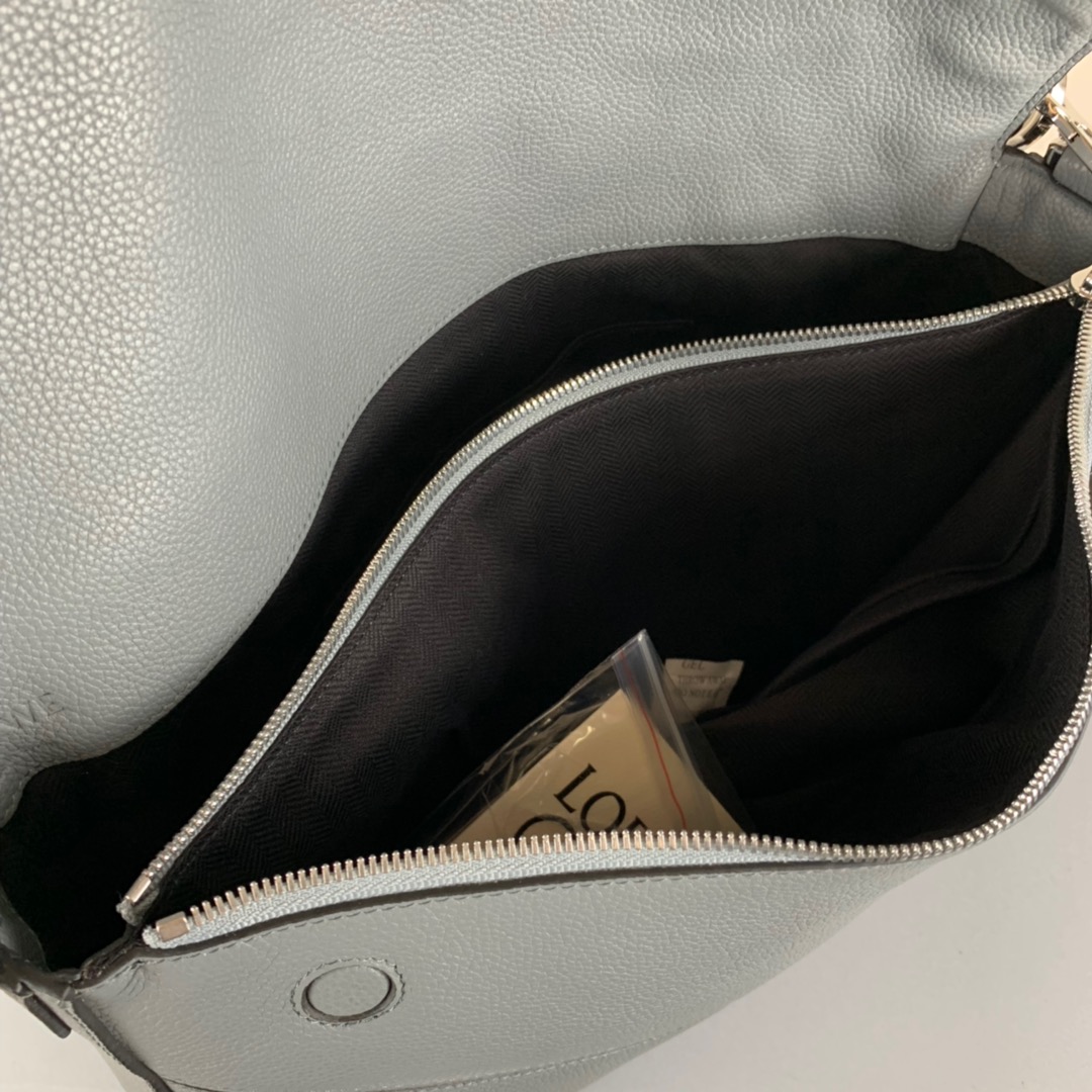 Loewe 36036 Bronze  0.780 Size: 37*25*9cm