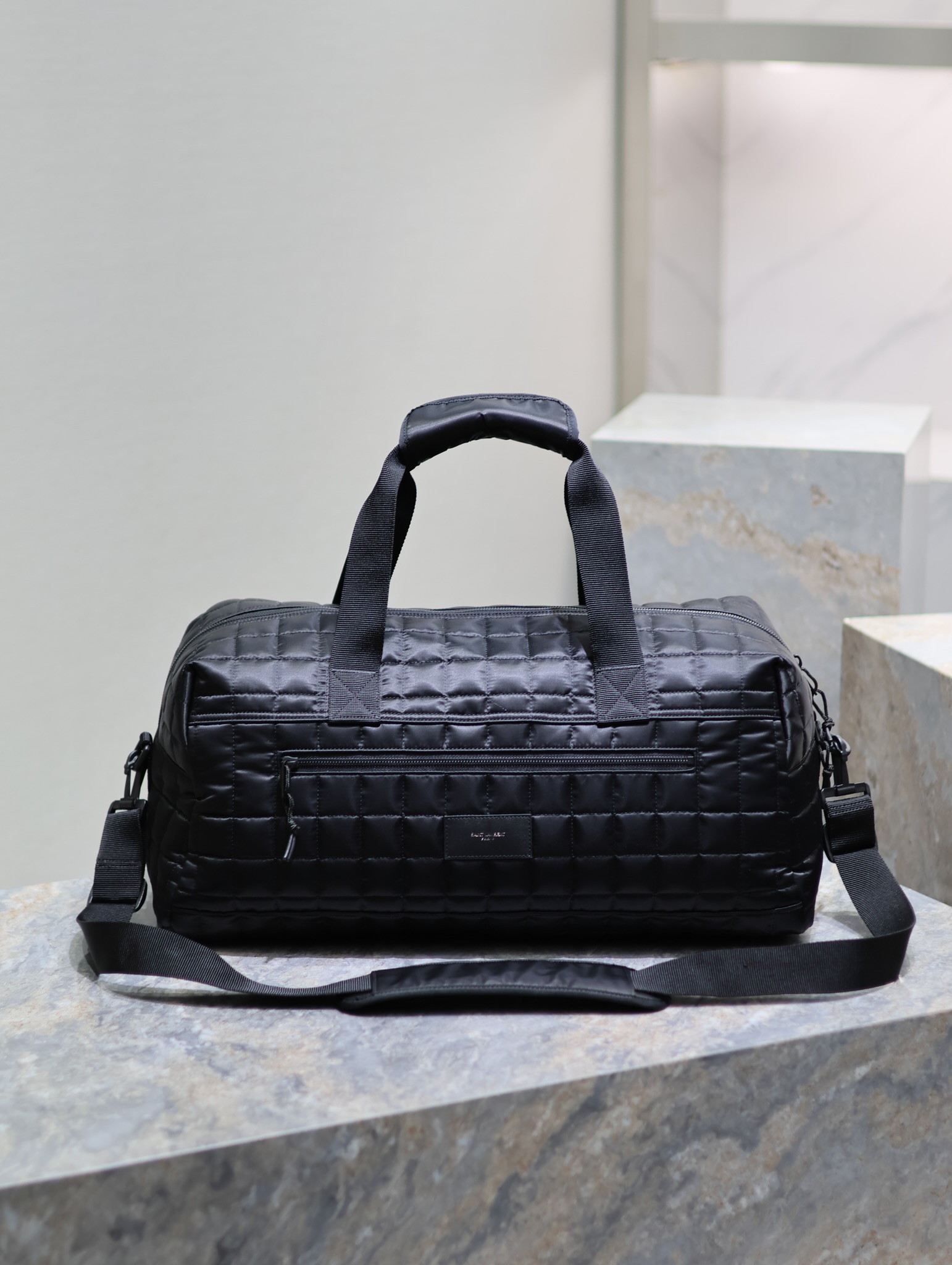 YSL Checked Nylon Travel Tote Model: 581374-1 Dimensions: 50×26cm Handle Length: 18cm