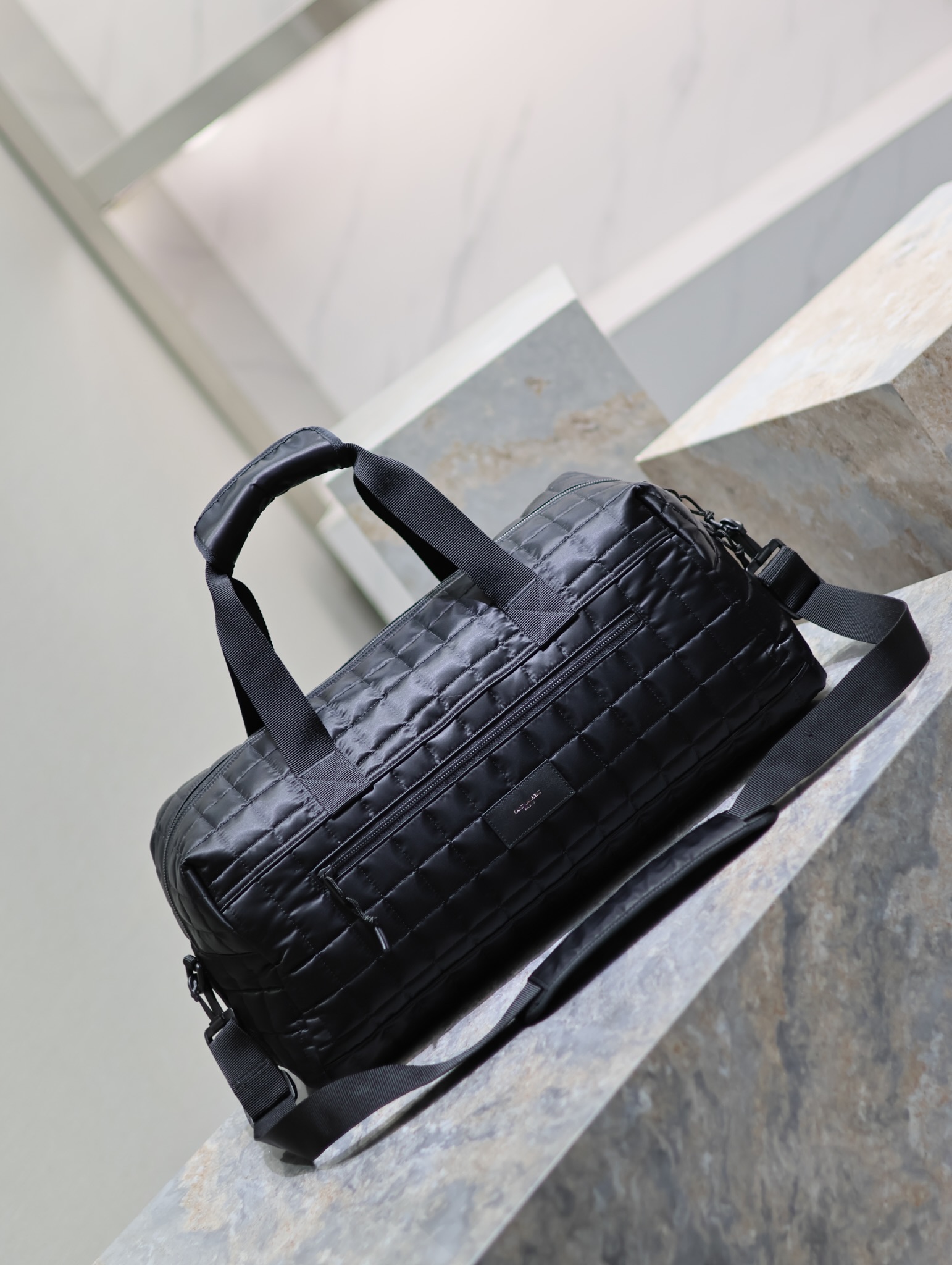 YSL Checked Nylon Travel Tote Model: 581374-1 Dimensions: 50×26cm Handle Length: 18cm