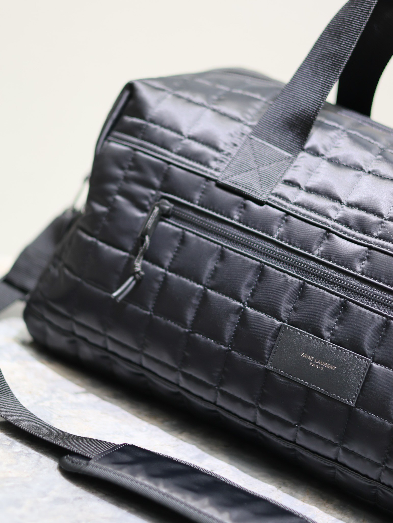 YSL Checked Nylon Travel Tote Model: 581374-1 Dimensions: 50×26cm Handle Length: 18cm