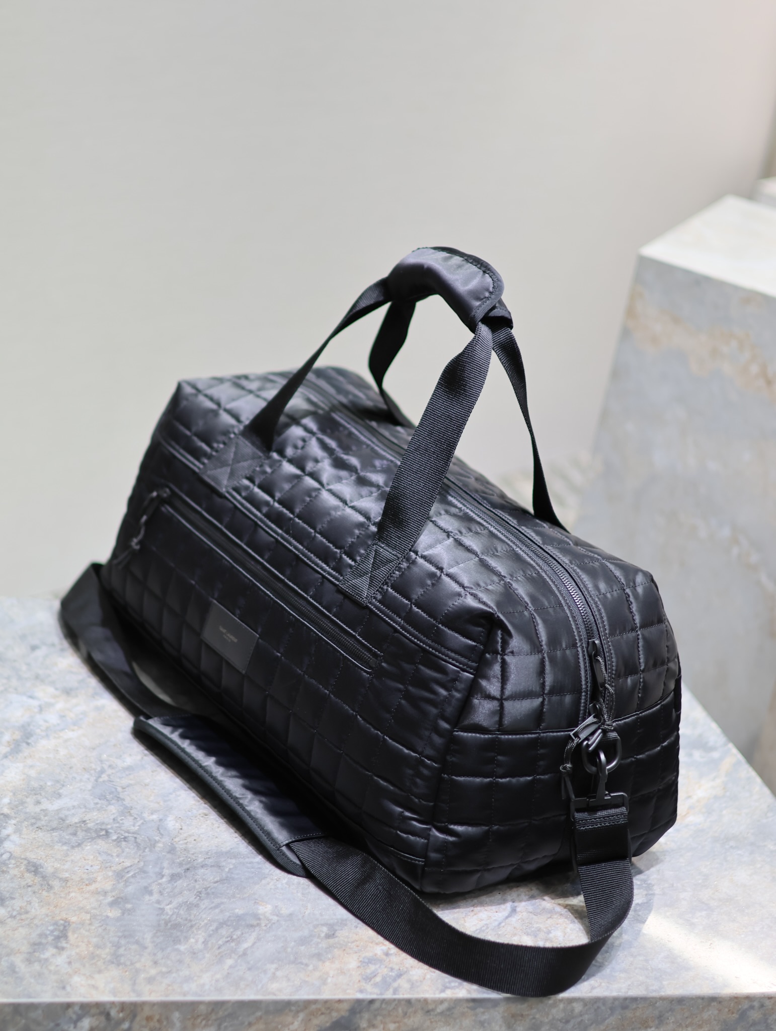 YSL Checked Nylon Travel Tote Model: 581374-1 Dimensions: 50×26cm Handle Length: 18cm