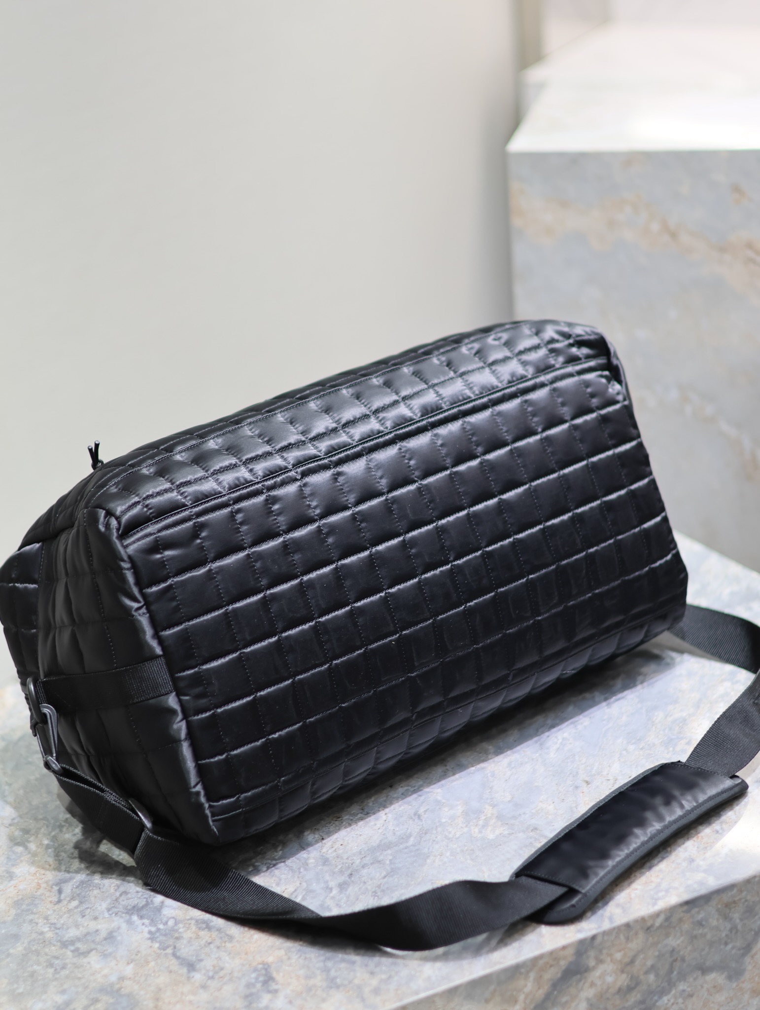 YSL Checked Nylon Travel Tote Model: 581374-1 Dimensions: 50×26cm Handle Length: 18cm