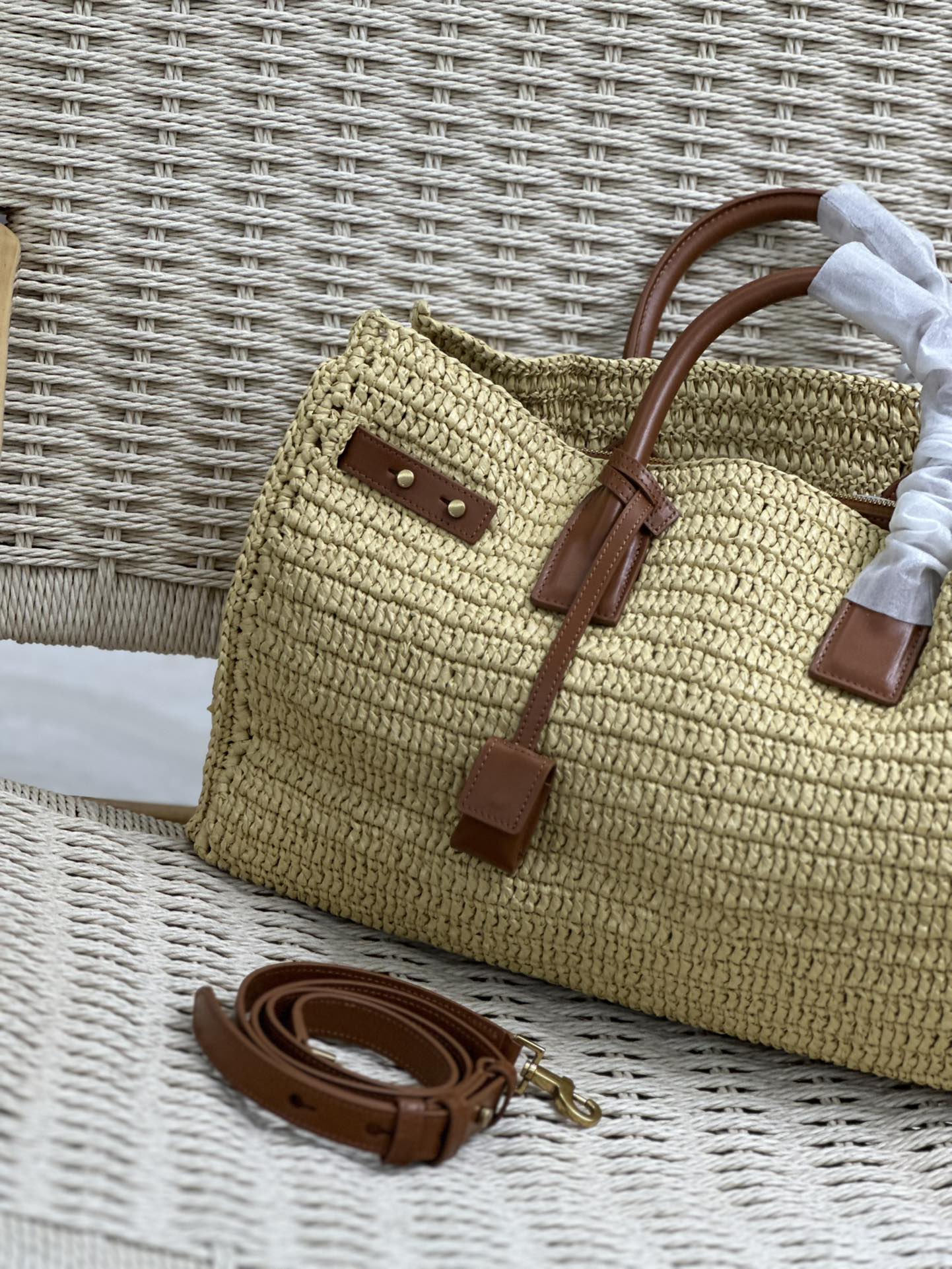 YSL Sac de Jour Raffia Woven Accordion Bag Dimensions: 41×28×13cm Model: 717445