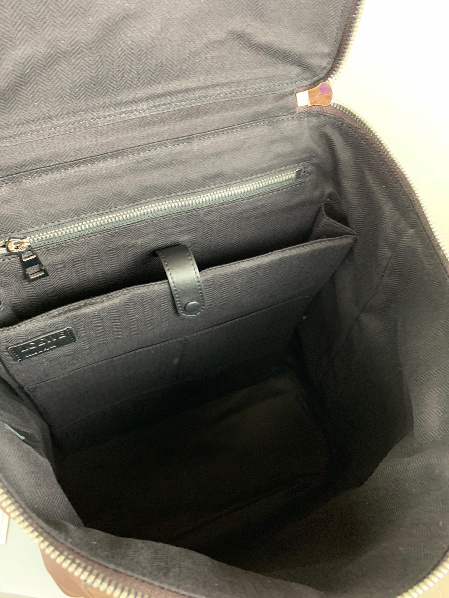 Loewe L 0.930 Dimensions: 37×41×15cm Khaki with Gray Model 325