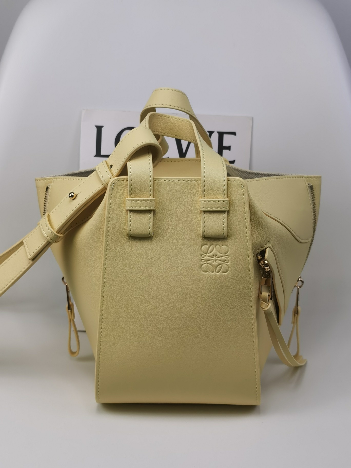 Loewe Vanilla Yellow Model 8047 Dimensions 20-19-14