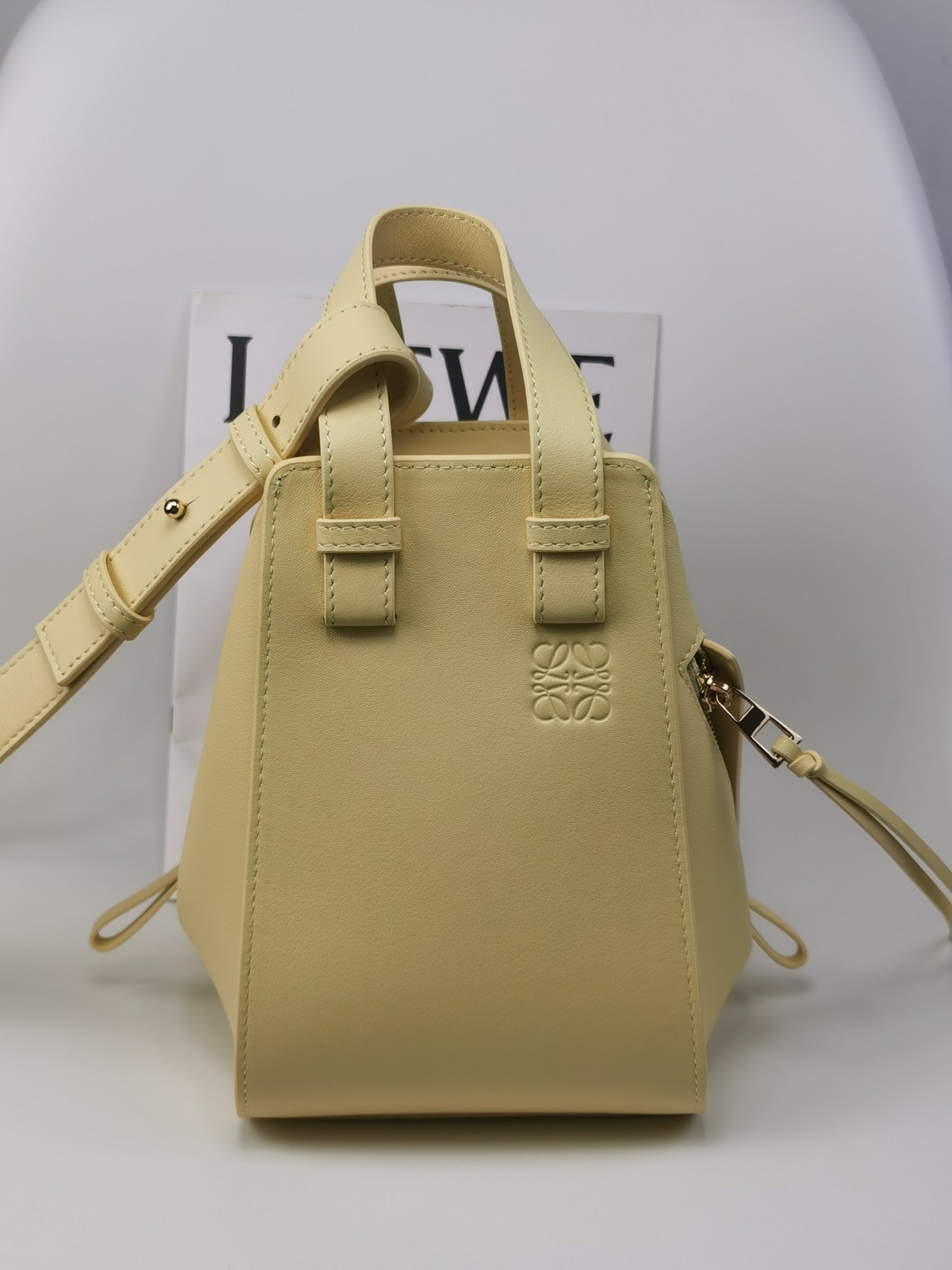Loewe Vanilla Yellow Model 8047 Dimensions 20-19-14