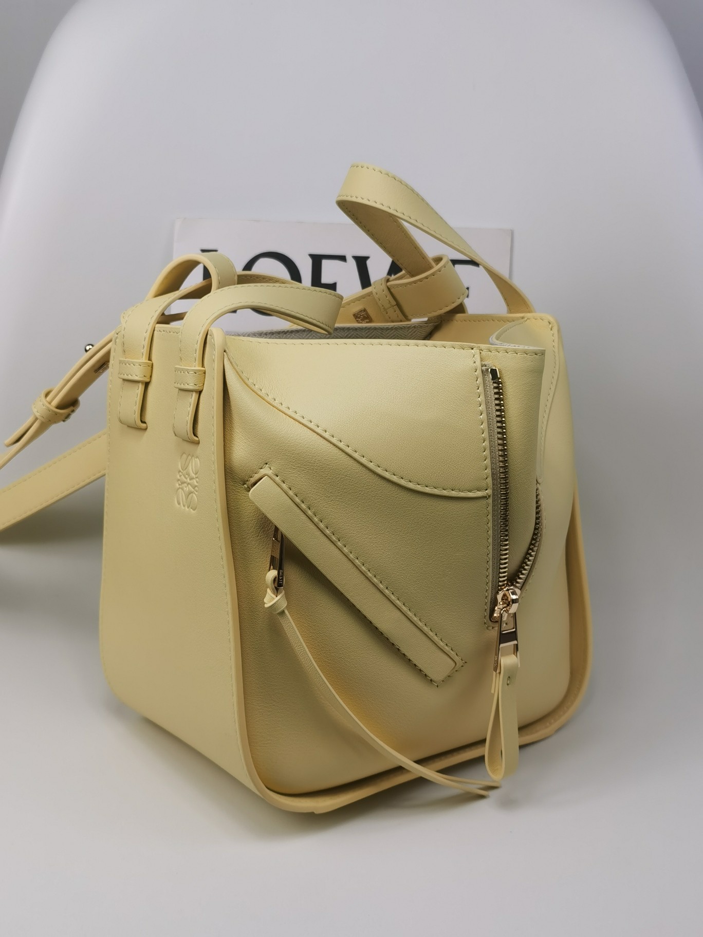 Loewe Vanilla Yellow Model 8047 Dimensions 20-19-14