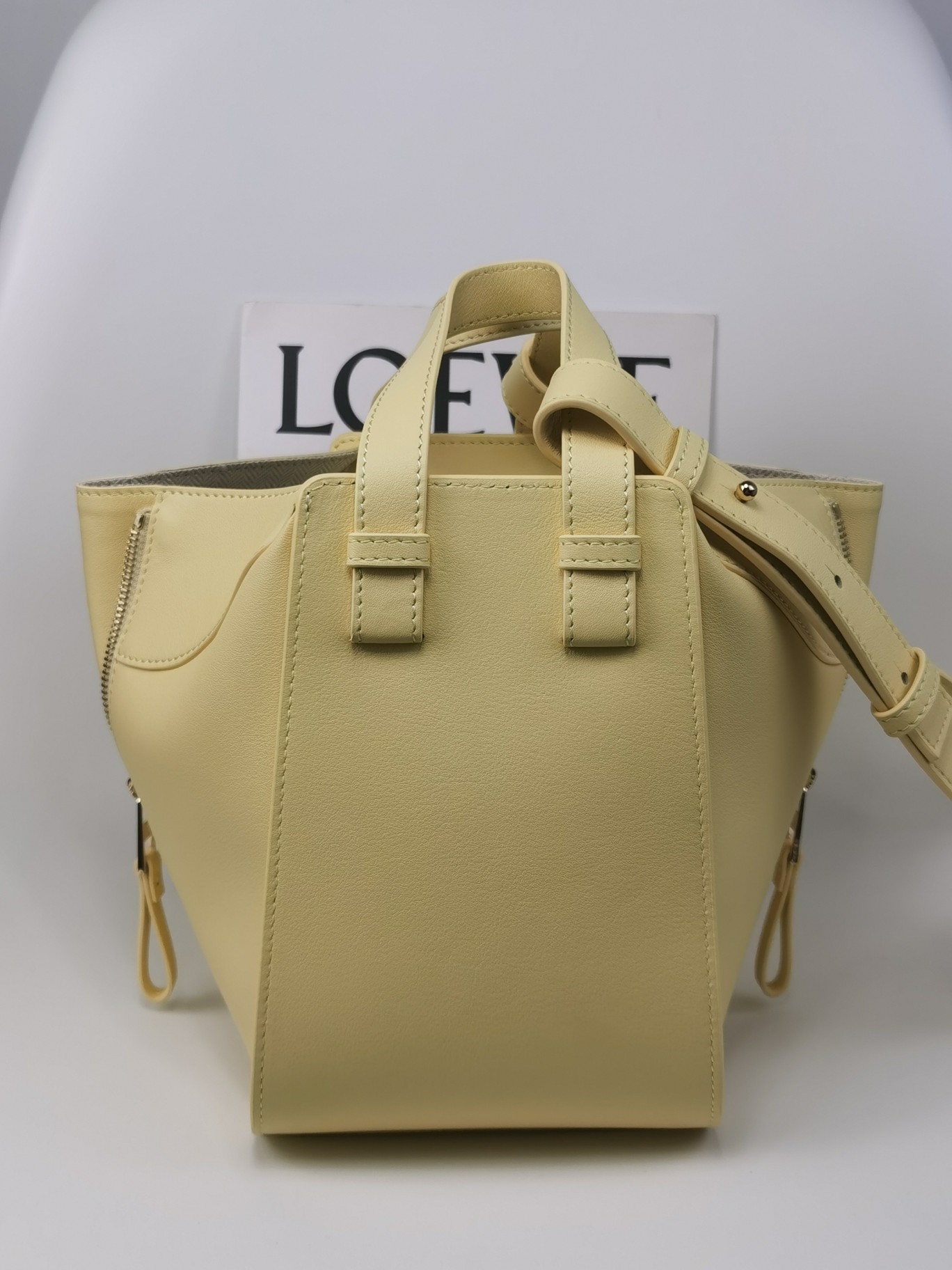 Loewe Vanilla Yellow Model 8047 Dimensions 20-19-14