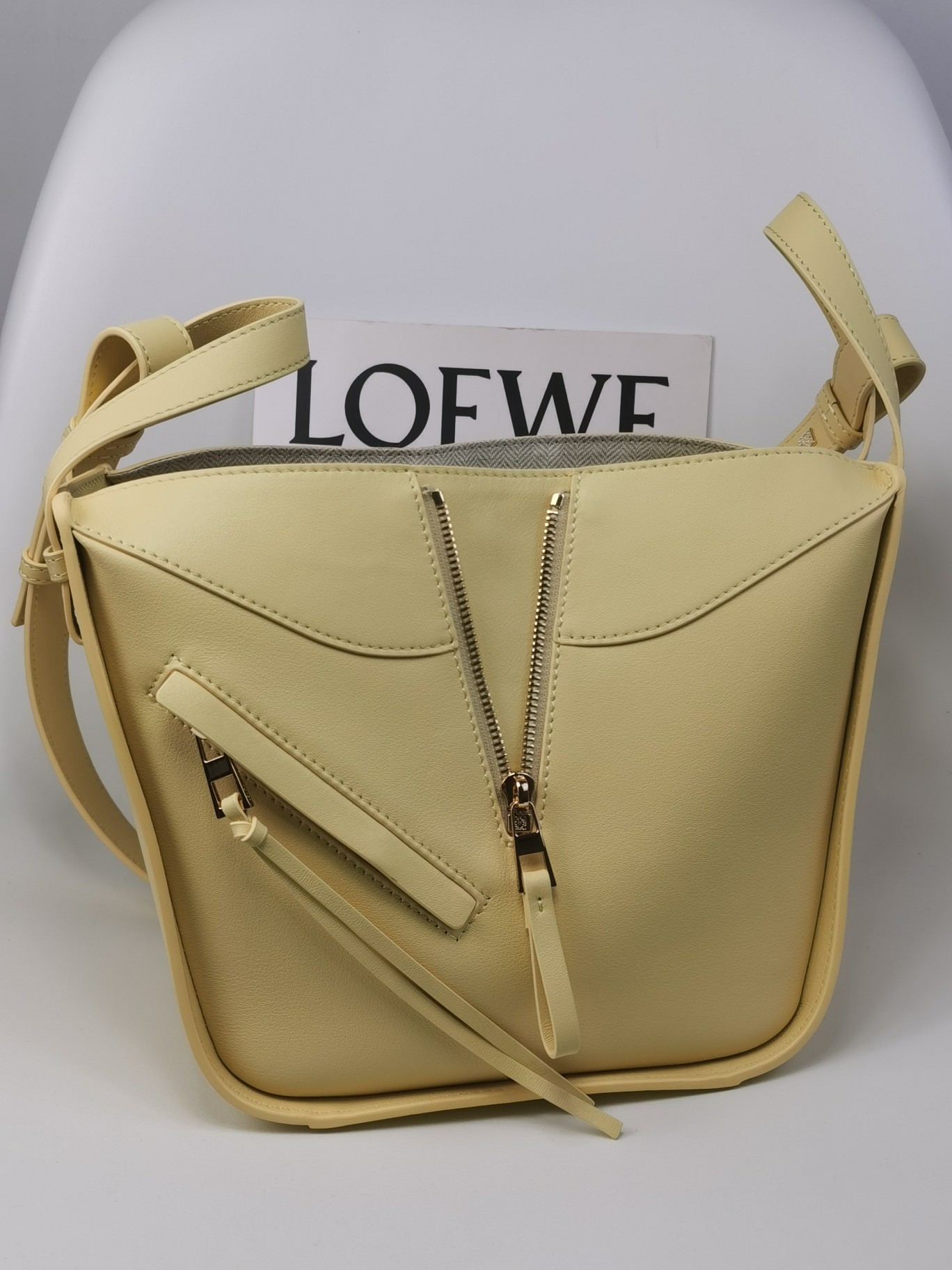 Loewe Vanilla Yellow Model 8047 Dimensions 20-19-14