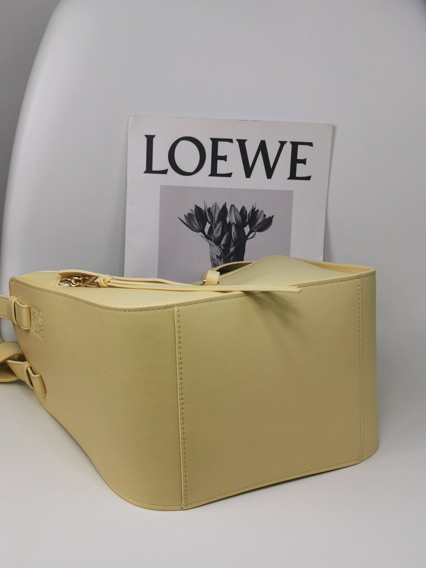 Loewe Vanilla Yellow Model 8047 Dimensions 20-19-14