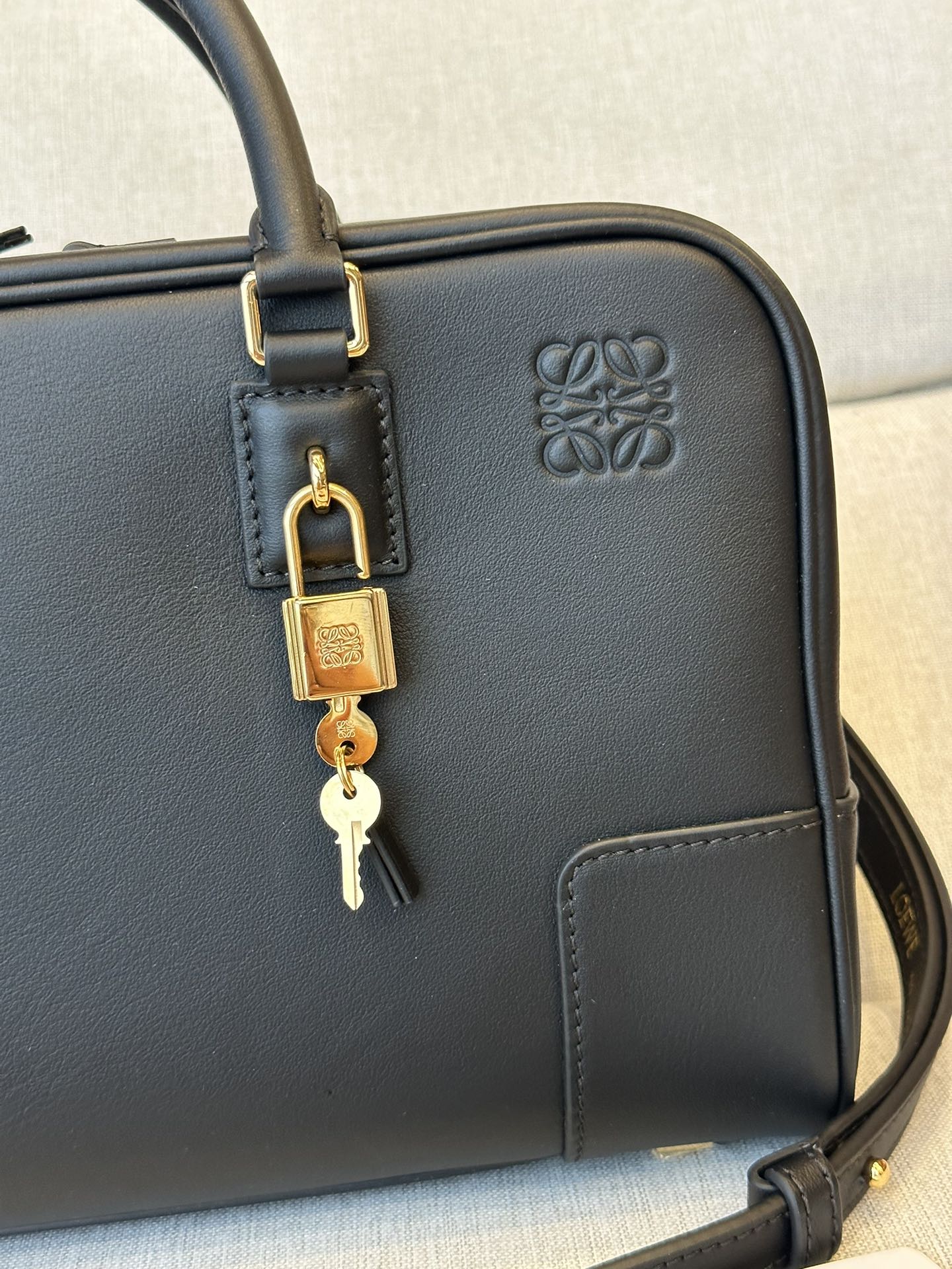 Loewe Model 203  0.850 Dimensions 28-18-11