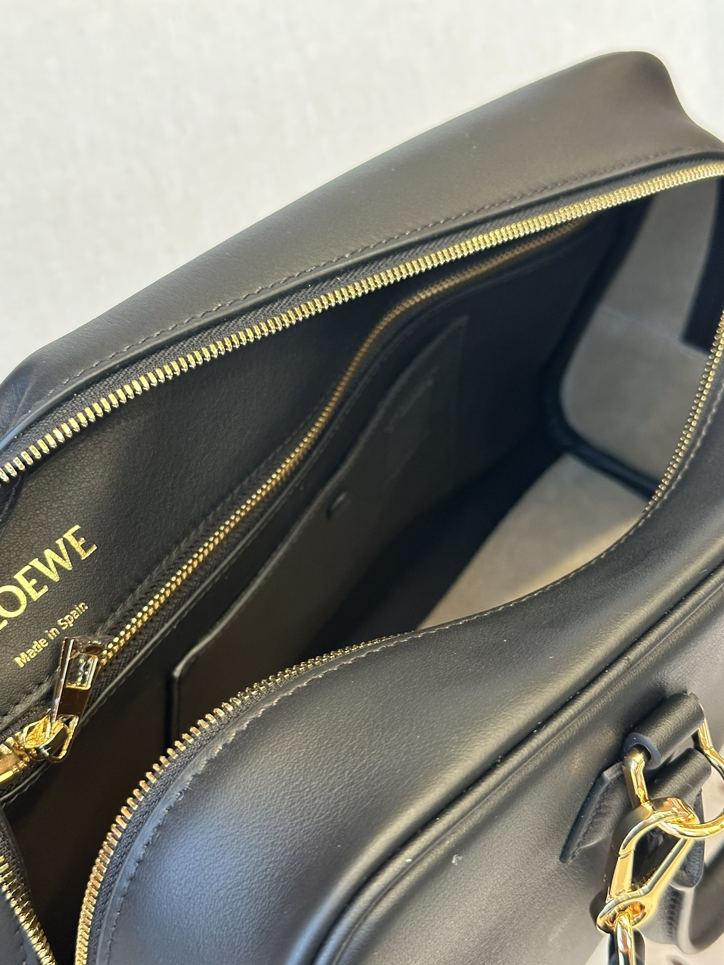 Loewe Model 203  0.850 Dimensions 28-18-11