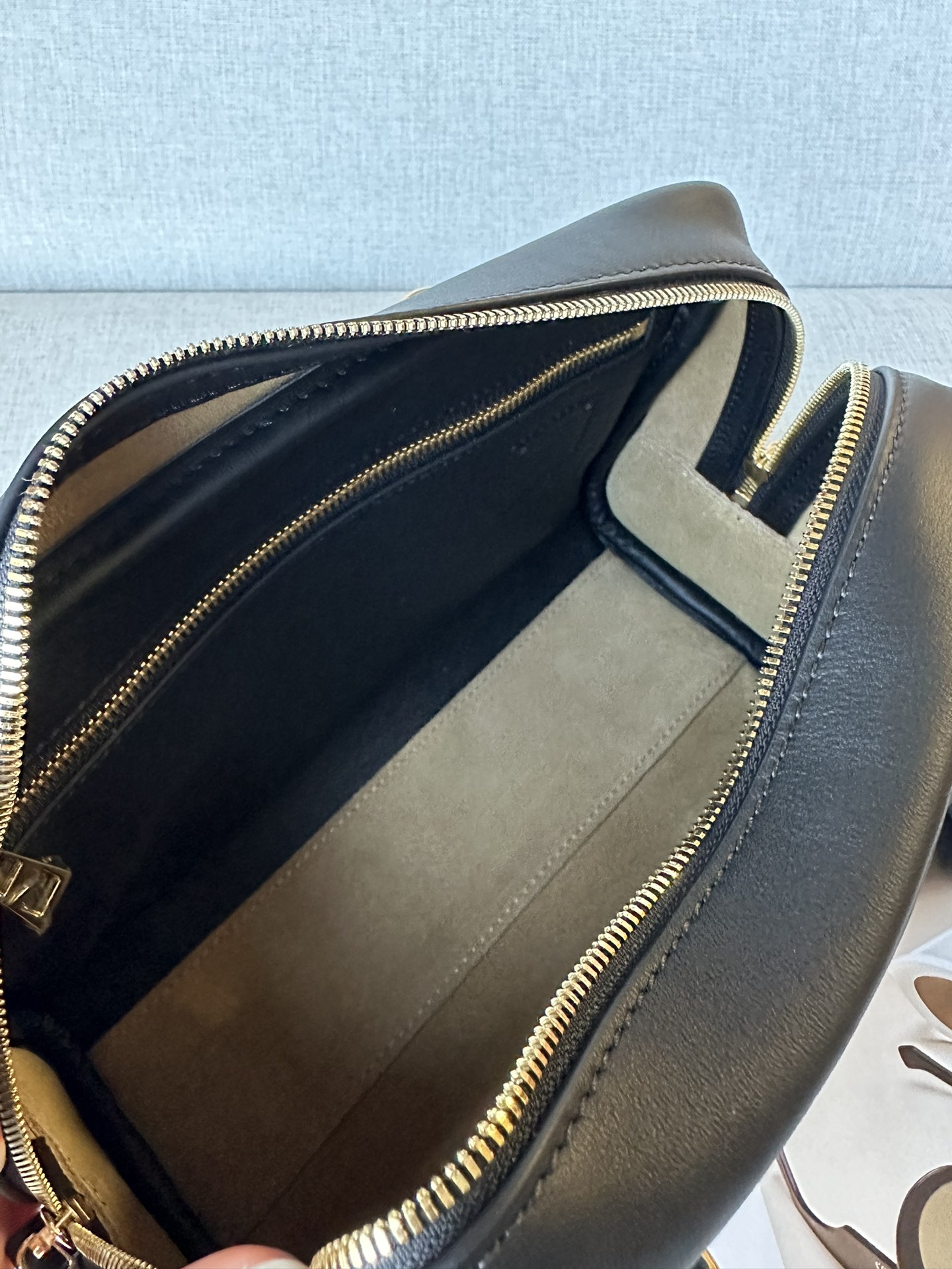 Loewe Model 205 Small 0.800 Dimensions 23-15-10