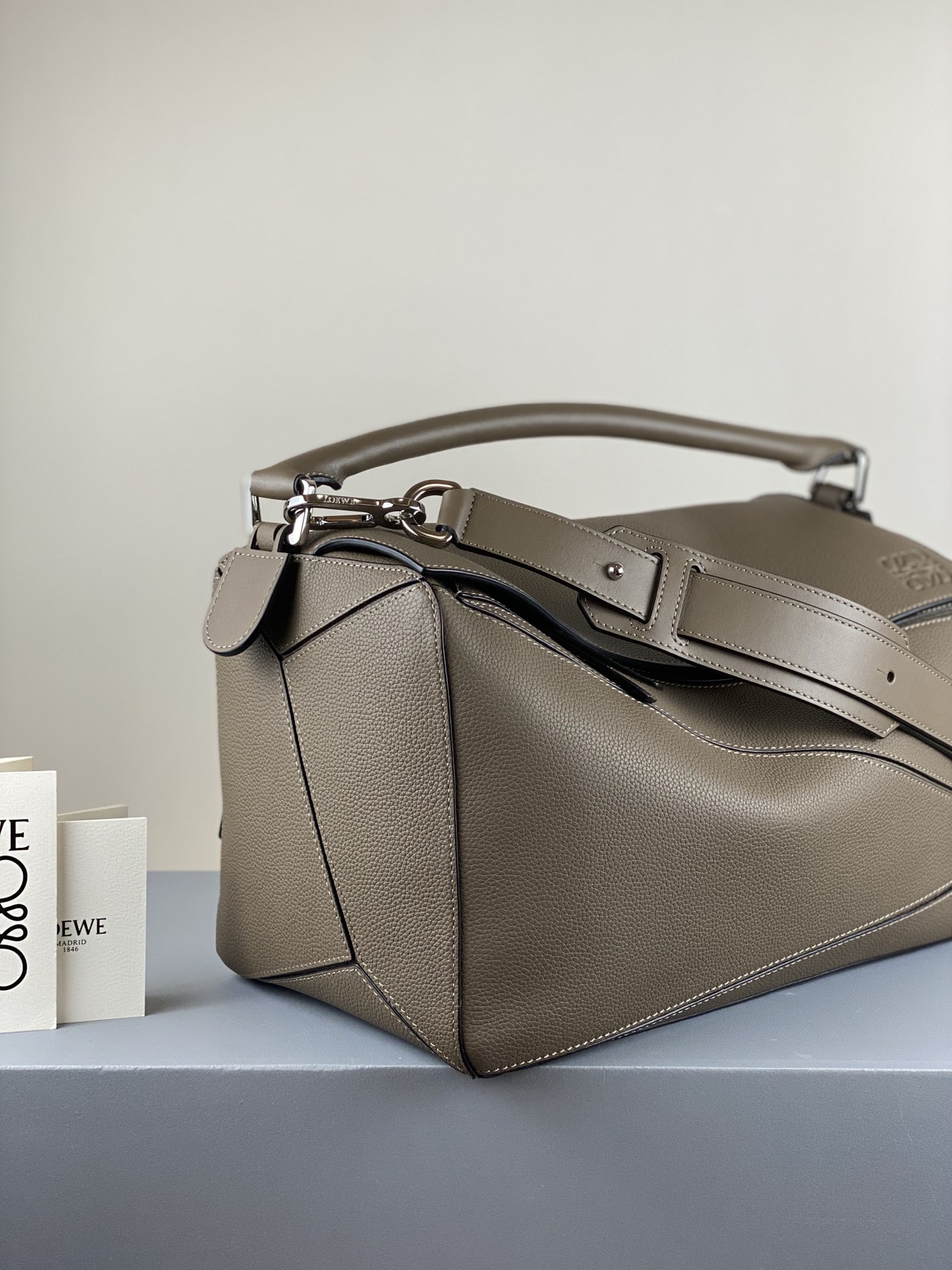 Loewe Model 3003 Khaki Brown 0.800 Dimensions: 35×17×24