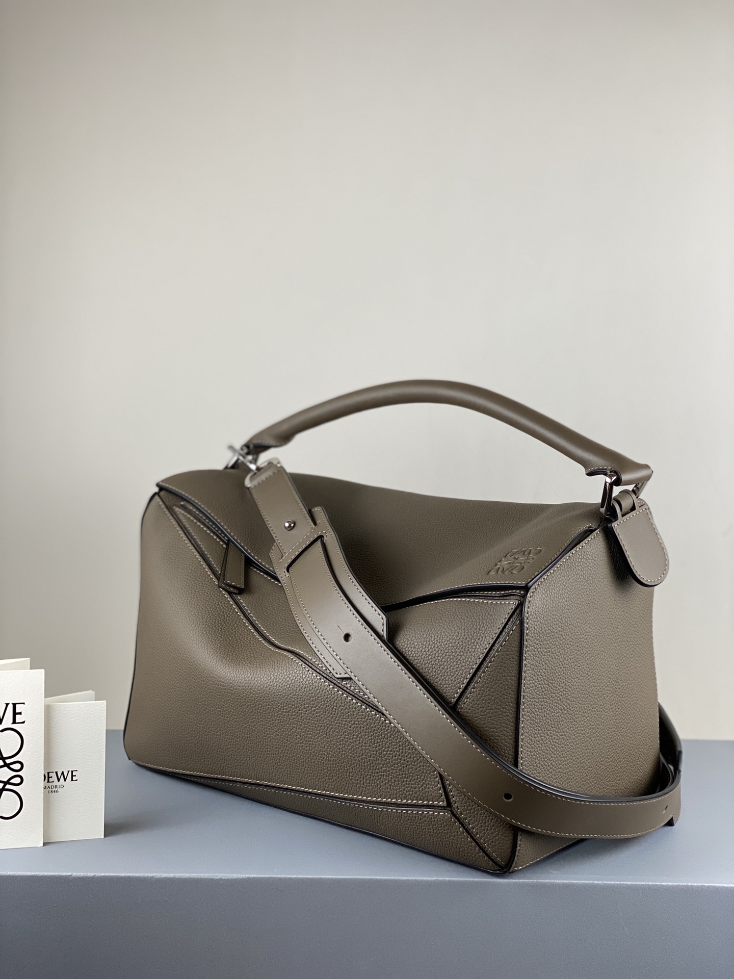 Loewe Model 3003 Khaki Brown 0.800 Dimensions: 35×17×24