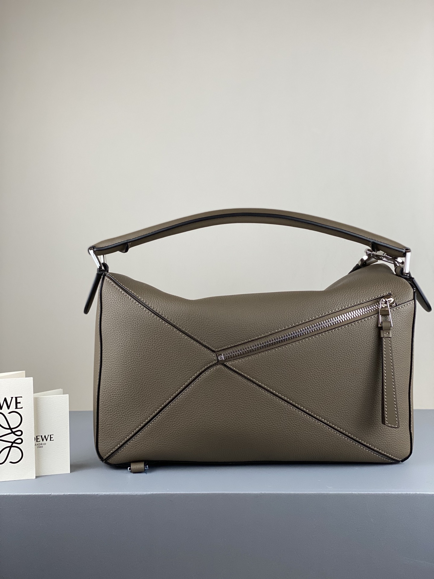 Loewe Model 3003 Khaki Brown 0.800 Dimensions: 35×17×24