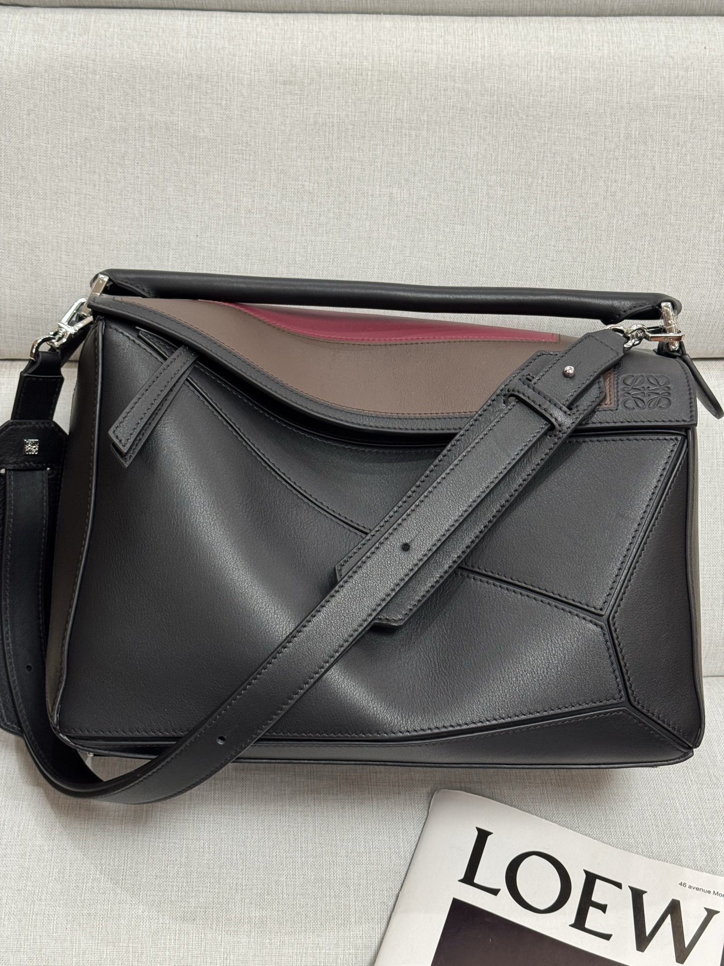 Loewe Large Napa Leather Puzzle  Model 7503-1 Height 21.5 cm Width 33 cm Depth 14.7 cm