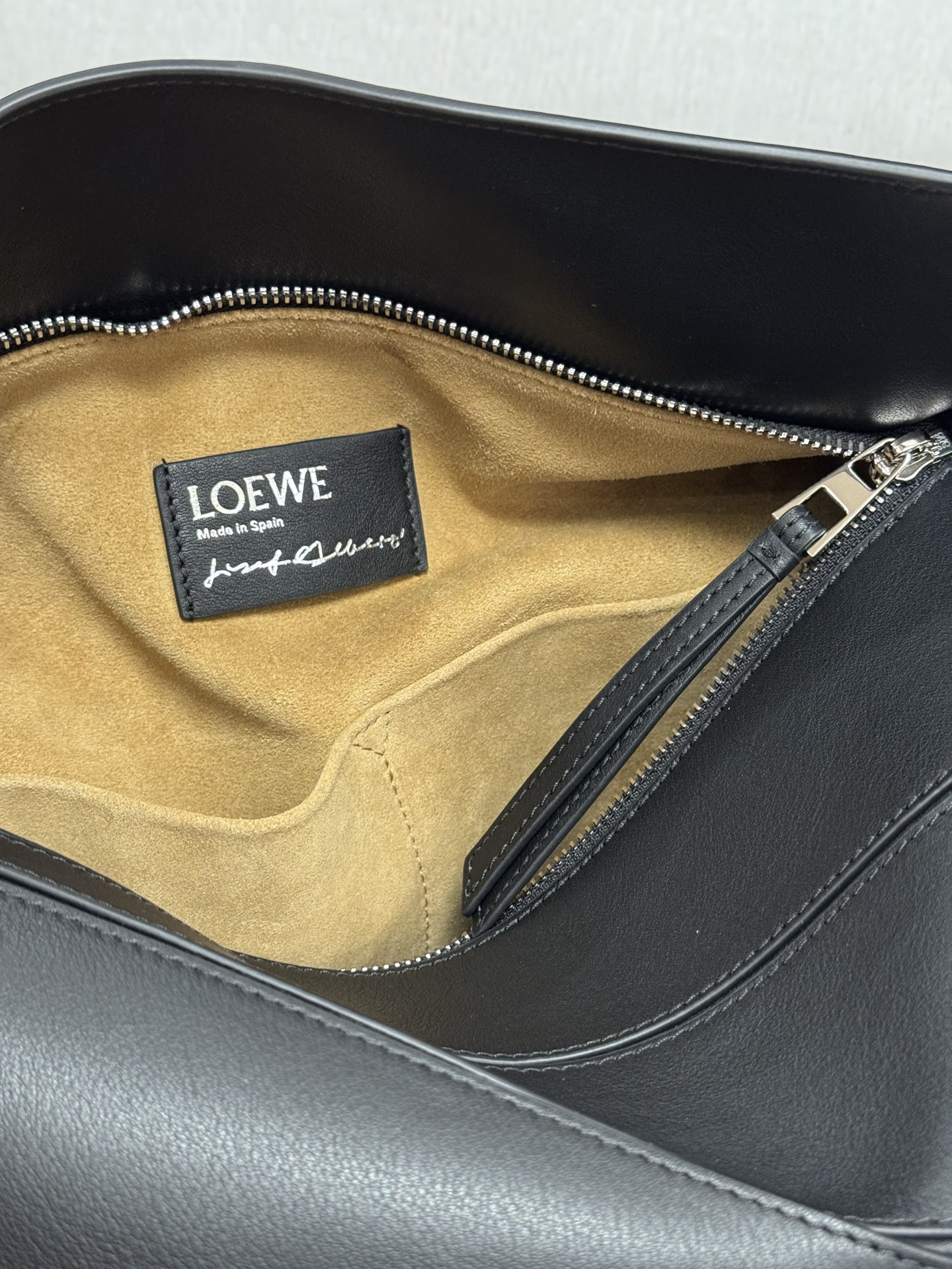 Loewe Large Napa Leather Puzzle  Model 7503-1 Height 21.5 cm Width 33 cm Depth 14.7 cm