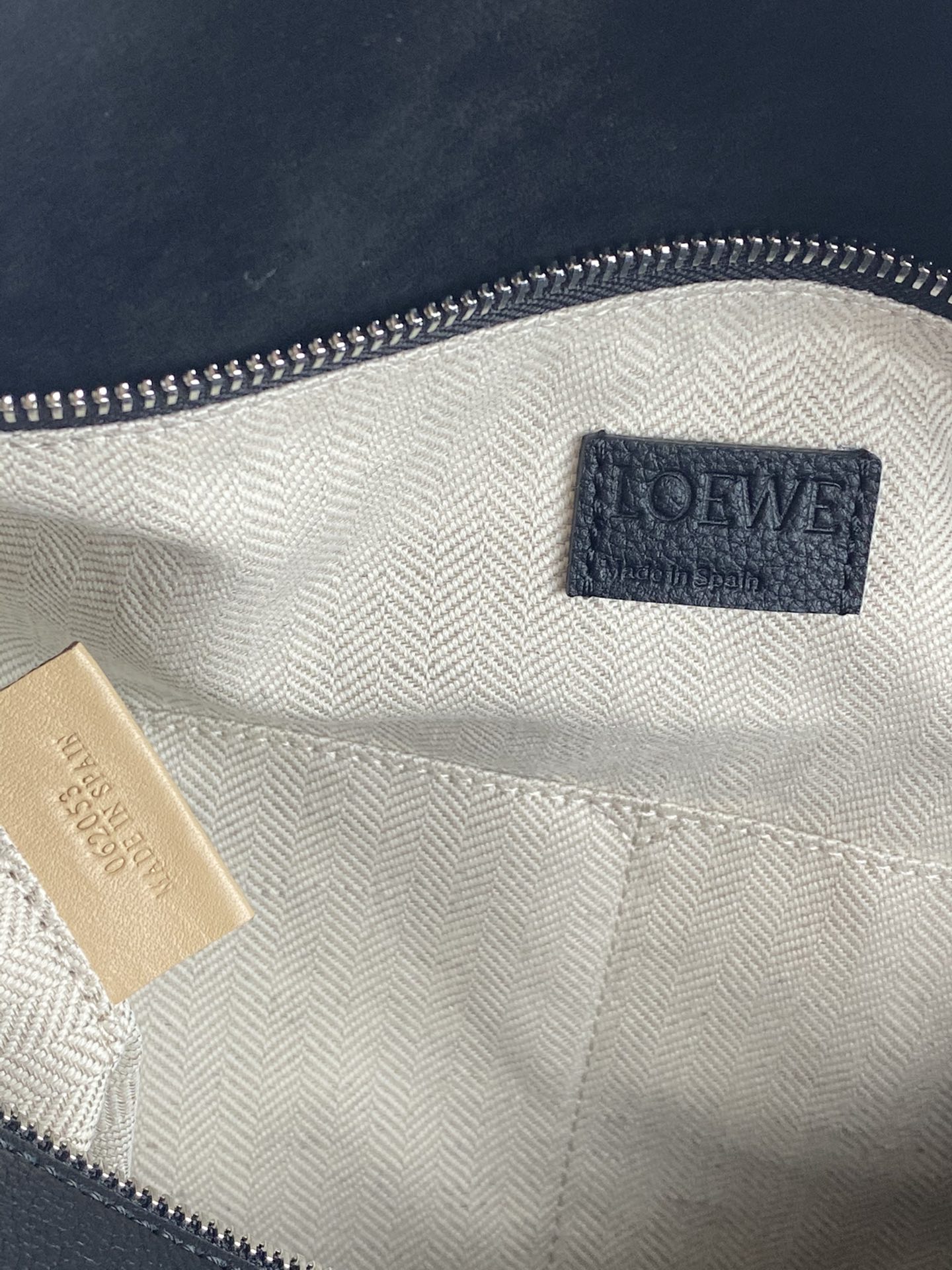 Loewe Large Puzzle Bag 36cm 0.850 Model 3044 Dimensions: 36.5 x 23 x 19 cm