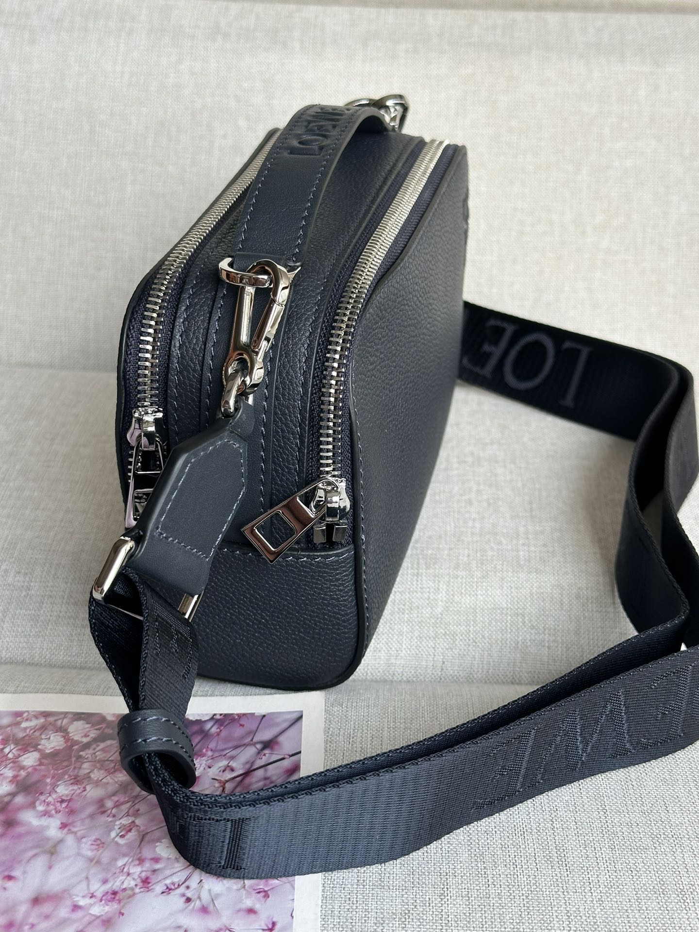 Loewe Dimensions: 18*7*13cm Model: 3201