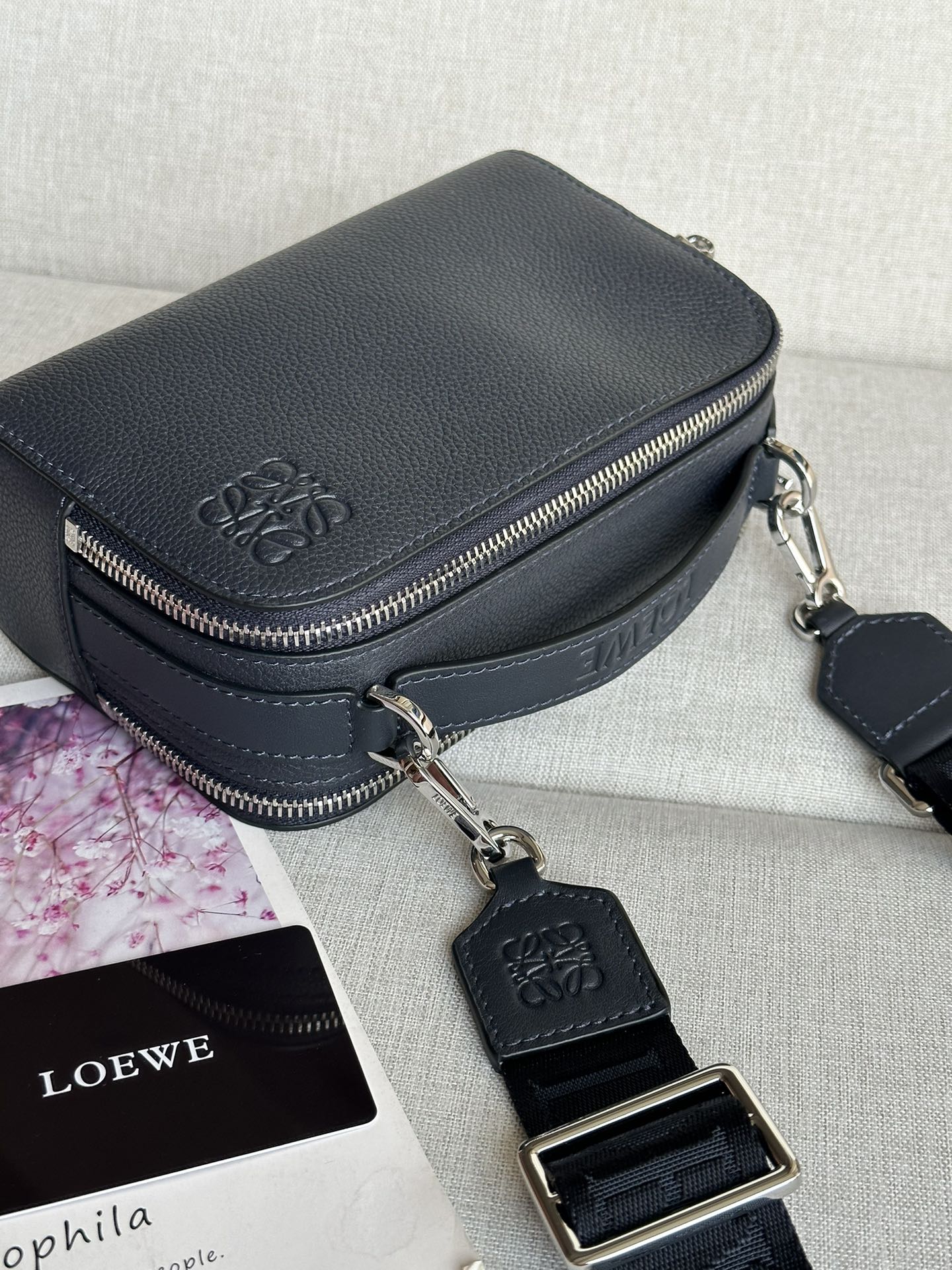 Loewe Dimensions: 18*7*13cm Model: 3201