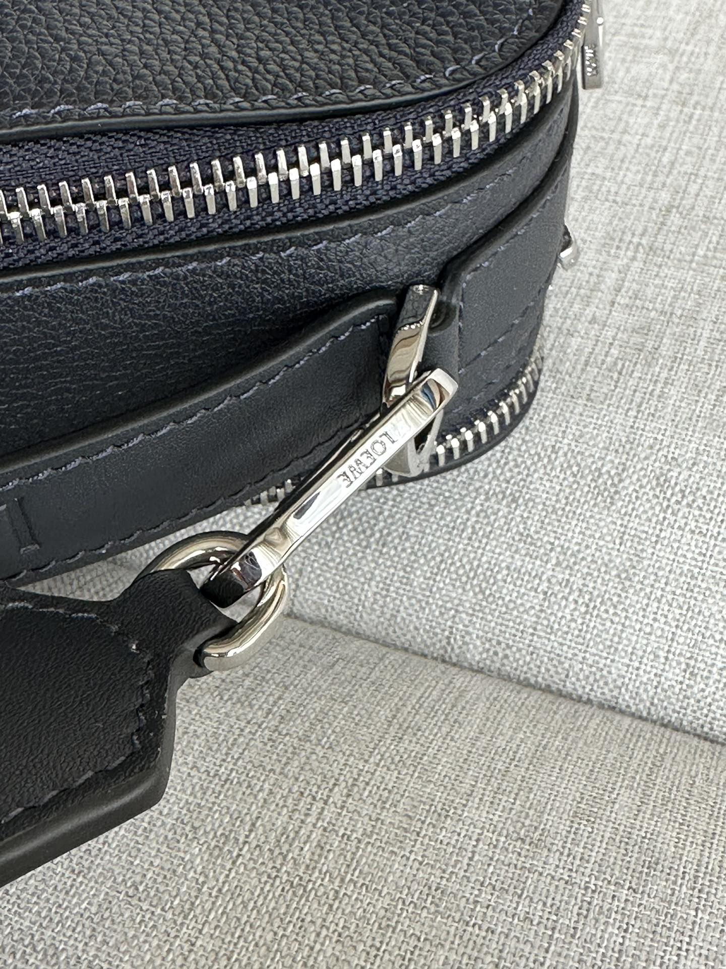 Loewe Dimensions: 18*7*13cm Model: 3201