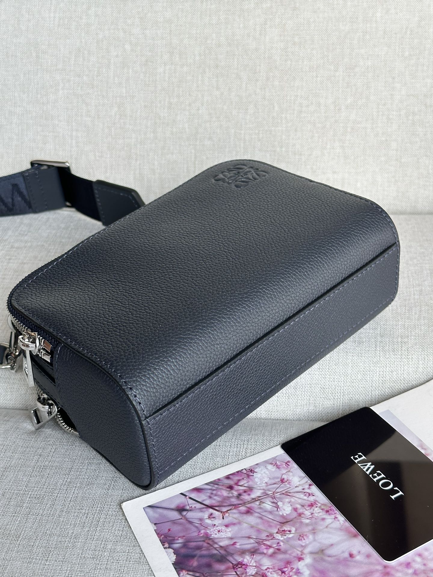 Loewe Dimensions: 18*7*13cm Model: 3201