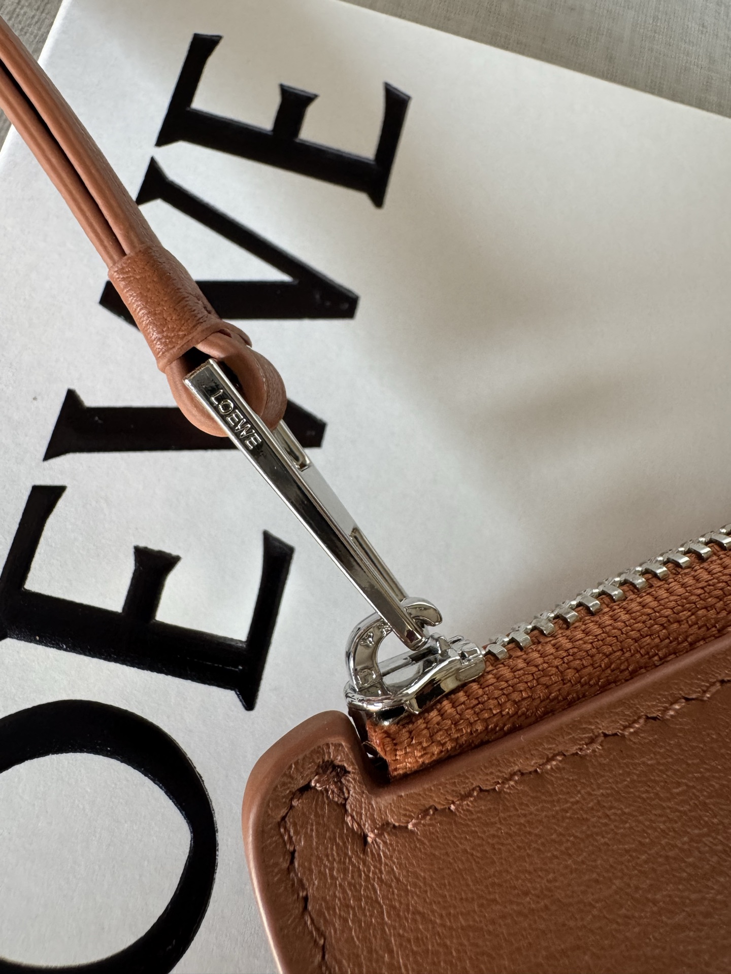 Loewe Classic Calfskin Long Puzzle Coin Card Holder 0.200 A03L Height 8.6 cm Width 14.3 cm Depth 0.3 cm