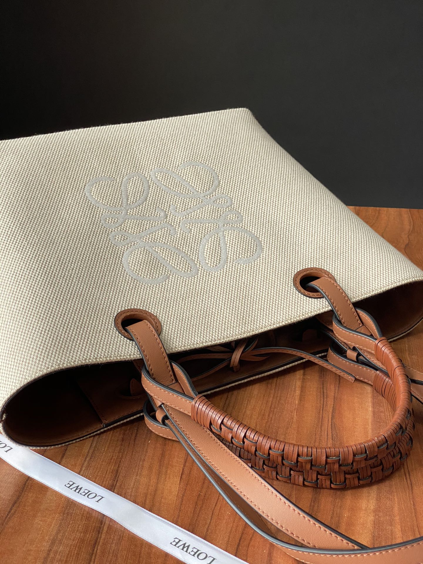 Loewe Model 3084 Dimensions 29-25-14