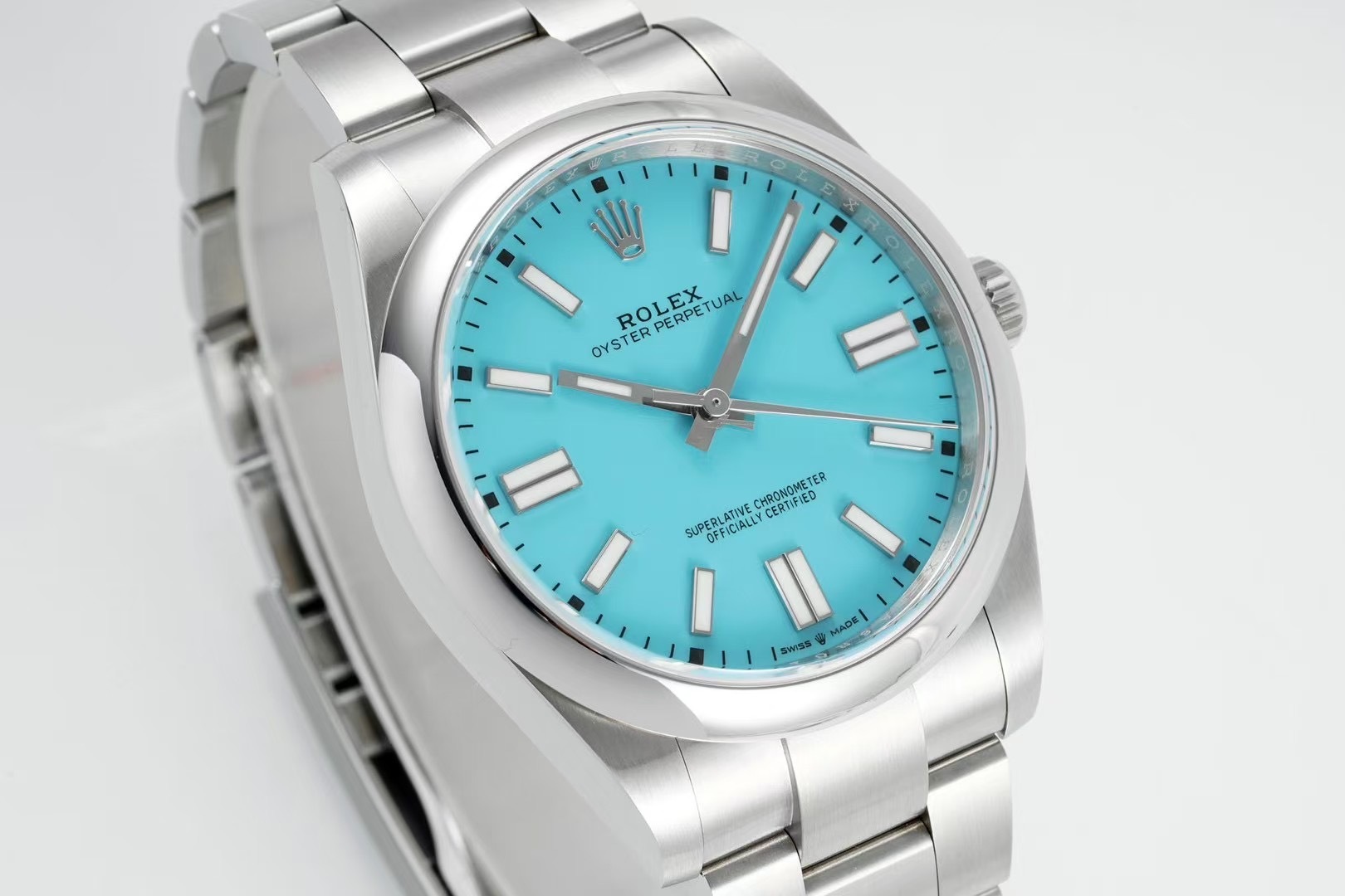 ROLEX Oyster Perpetual｜41mm Case Diameter 12mm Thickness Cal.3230 Movement 904L Steel Polished Indexes Swiss Ice-Blue Lume Sapphire Crystal 要不要我帮你把这款表的核心数据整理成