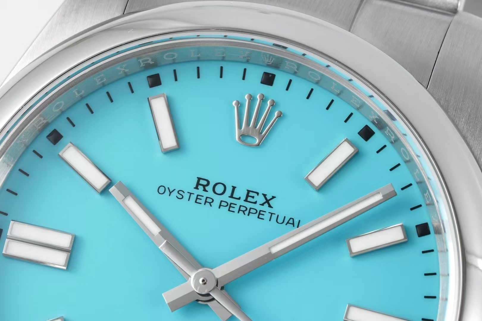 ROLEX Oyster Perpetual｜41mm Case Diameter 12mm Thickness Cal.3230 Movement 904L Steel Polished Indexes Swiss Ice-Blue Lume Sapphire Crystal 要不要我帮你把这款表的核心数据整理成