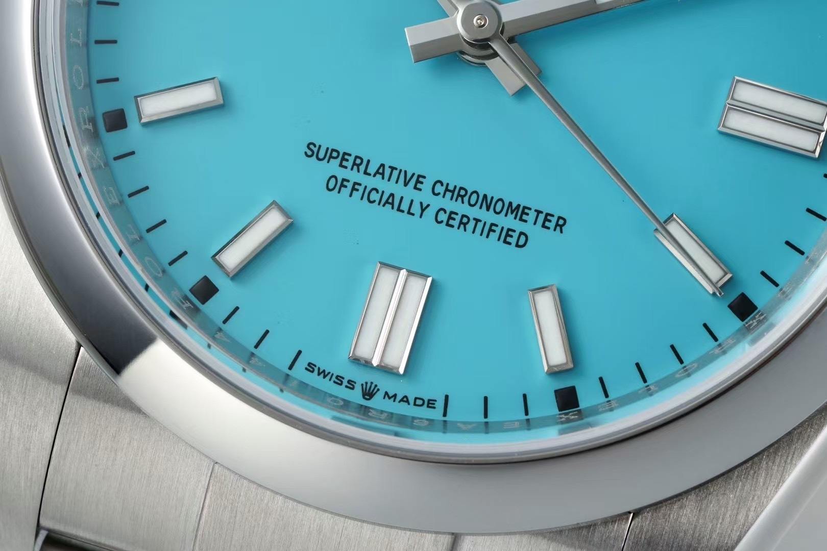 ROLEX Oyster Perpetual｜41mm Case Diameter 12mm Thickness Cal.3230 Movement 904L Steel Polished Indexes Swiss Ice-Blue Lume Sapphire Crystal 要不要我帮你把这款表的核心数据整理成