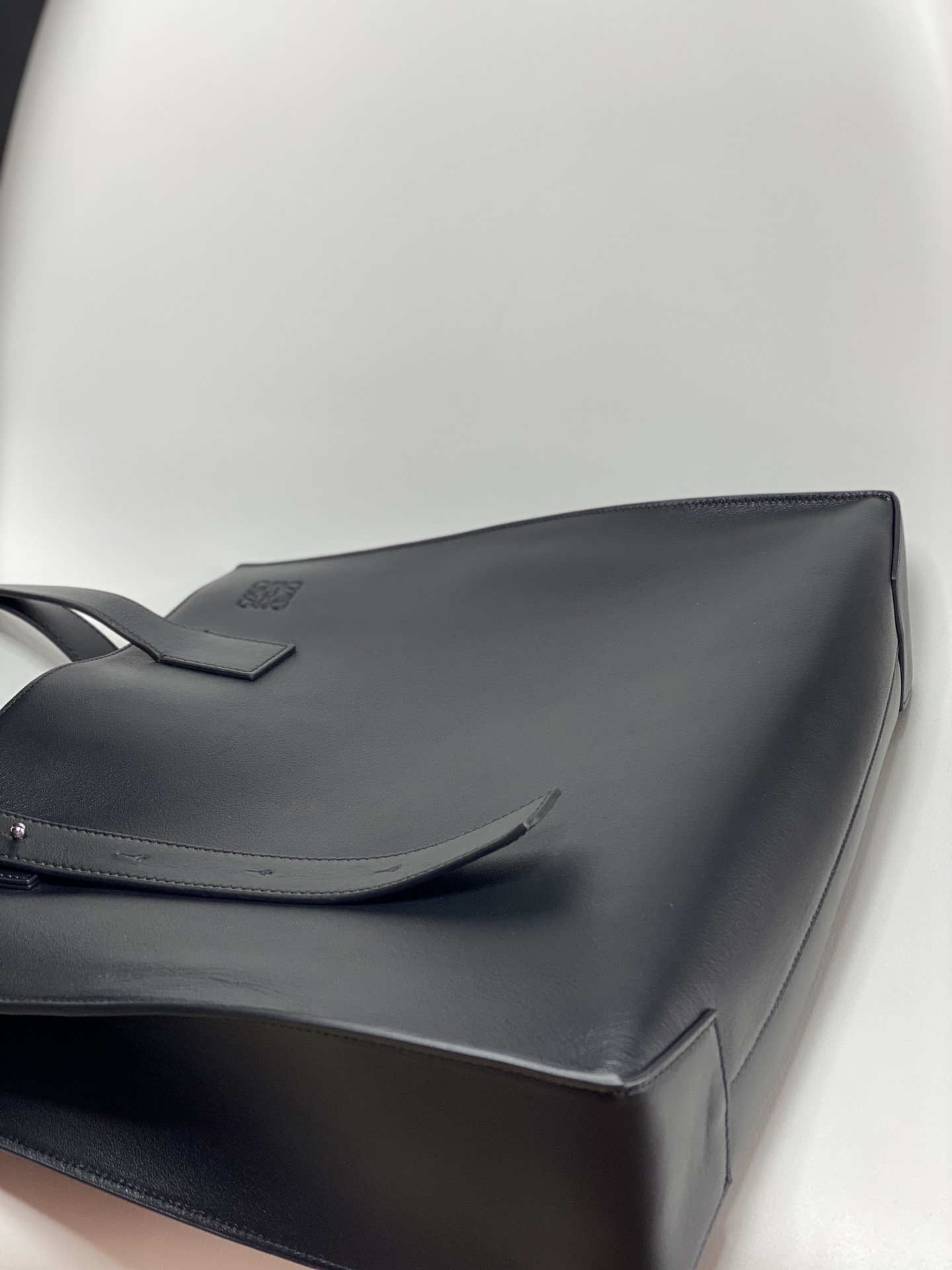 Loewe Buckle Horizontal Tote Model 3074 0.850 Dimensions: 38.7 cm height × 32.9 cm width × 9.2 cm depth