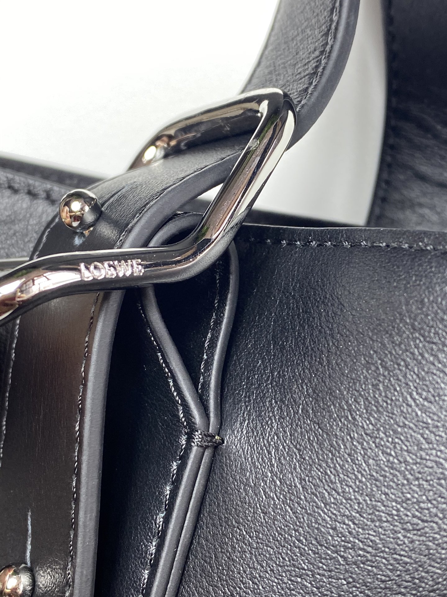 Loewe Buckle Horizontal Tote Model 3074 0.850 Dimensions: 38.7 cm height × 32.9 cm width × 9.2 cm depth