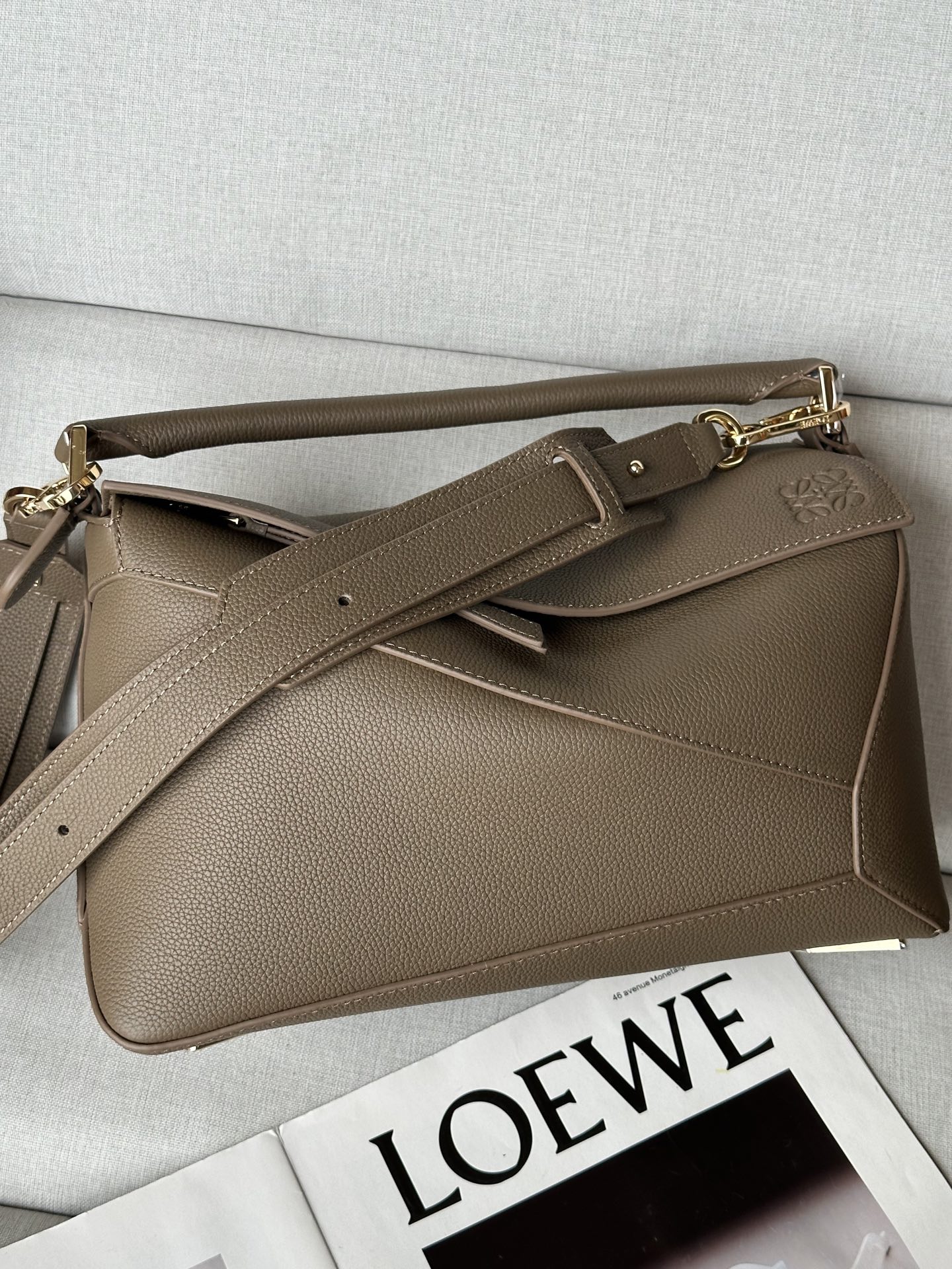 Loewe 3002b Taupe 0.750 Medium 29cm