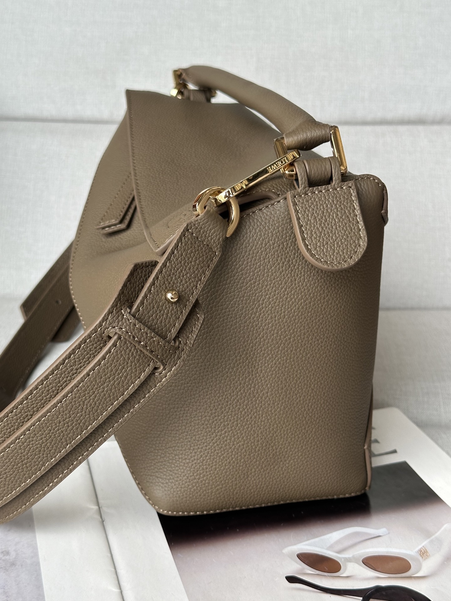 Loewe 3002b Taupe 0.750 Medium 29cm