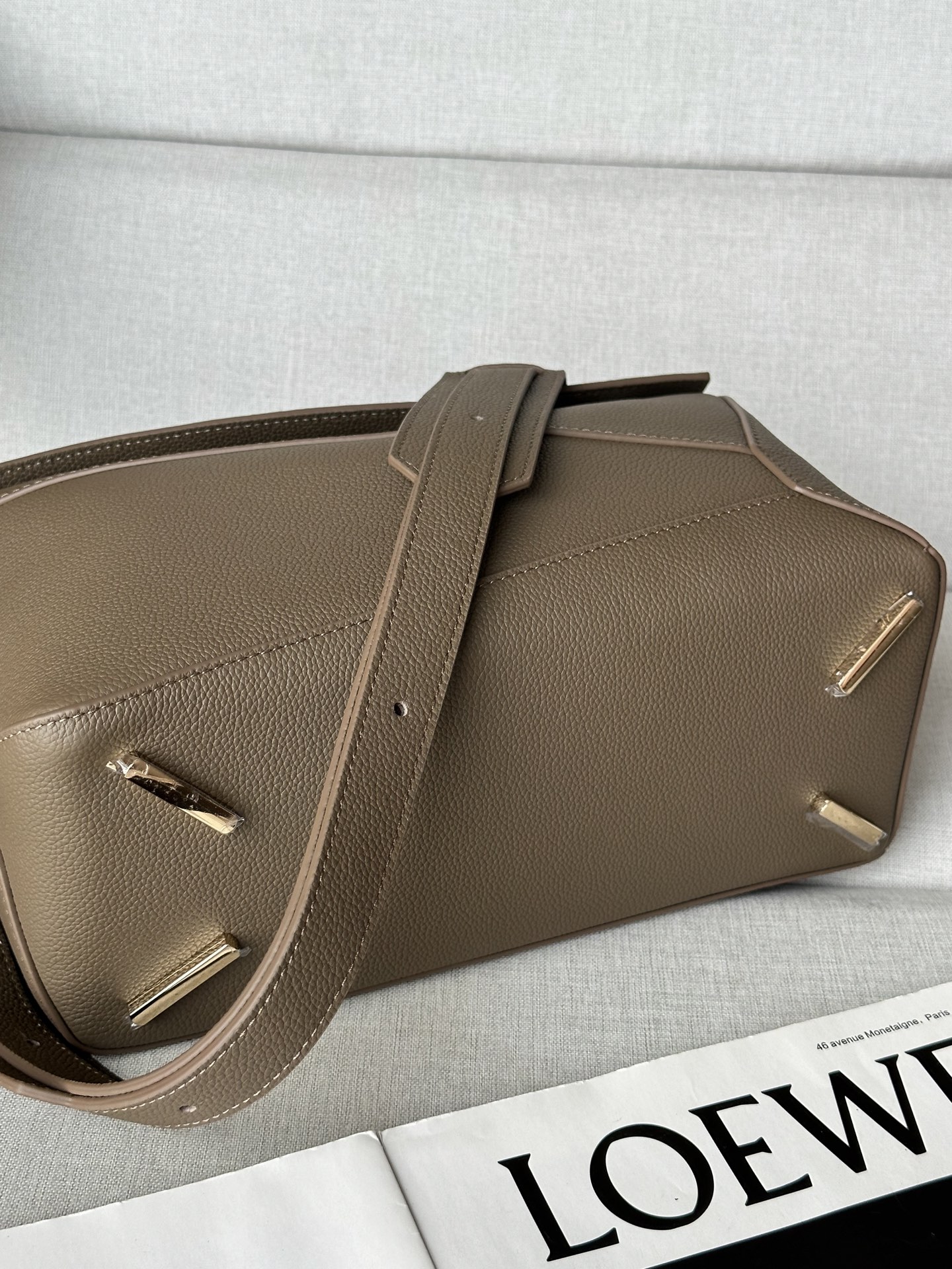 Loewe 3002b Taupe 0.750 Medium 29cm