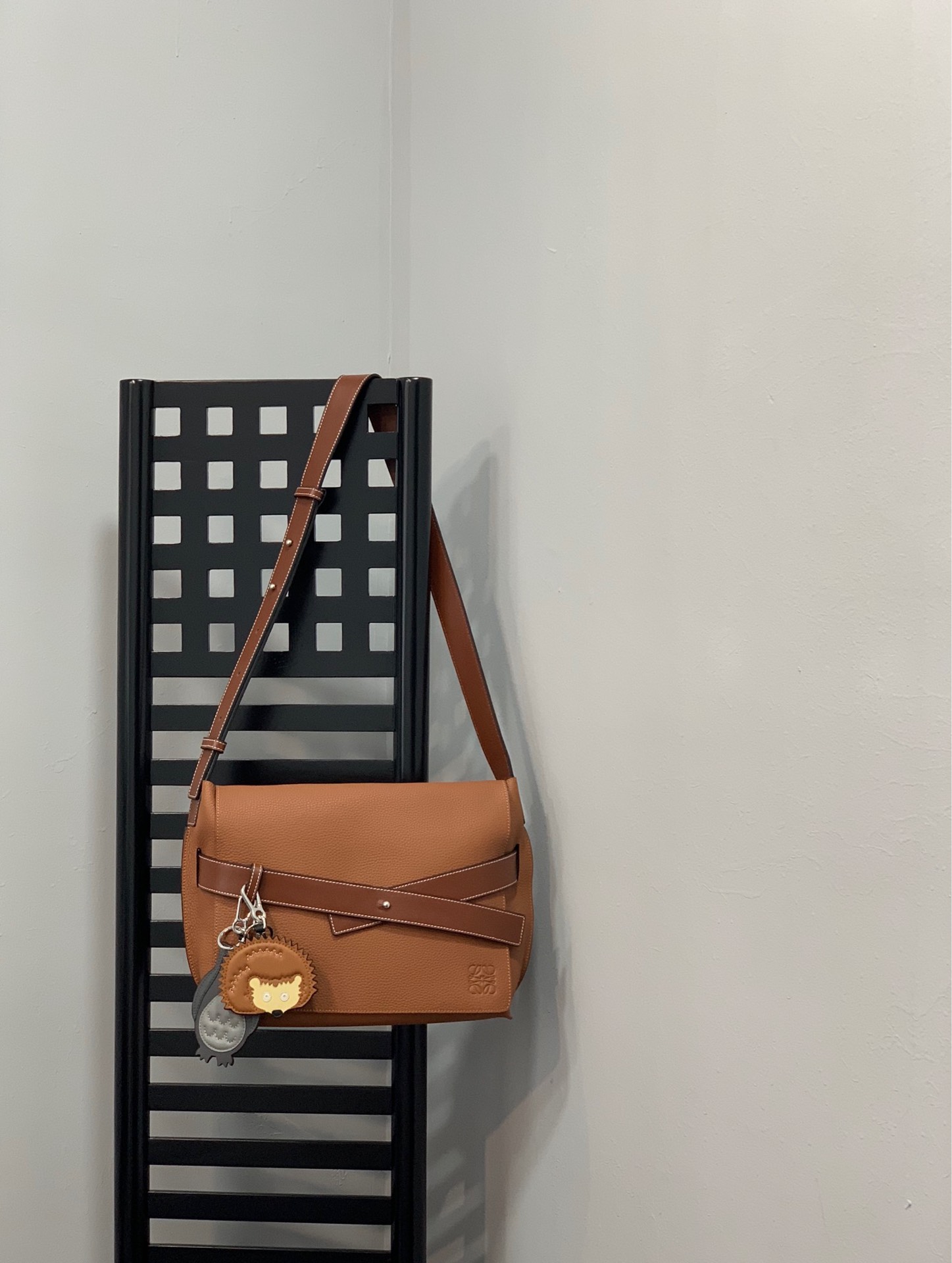 Loewe Model 36035 0.720 Messenger Strap Men's Messenger Bag Dimensions: 32*26*11cm