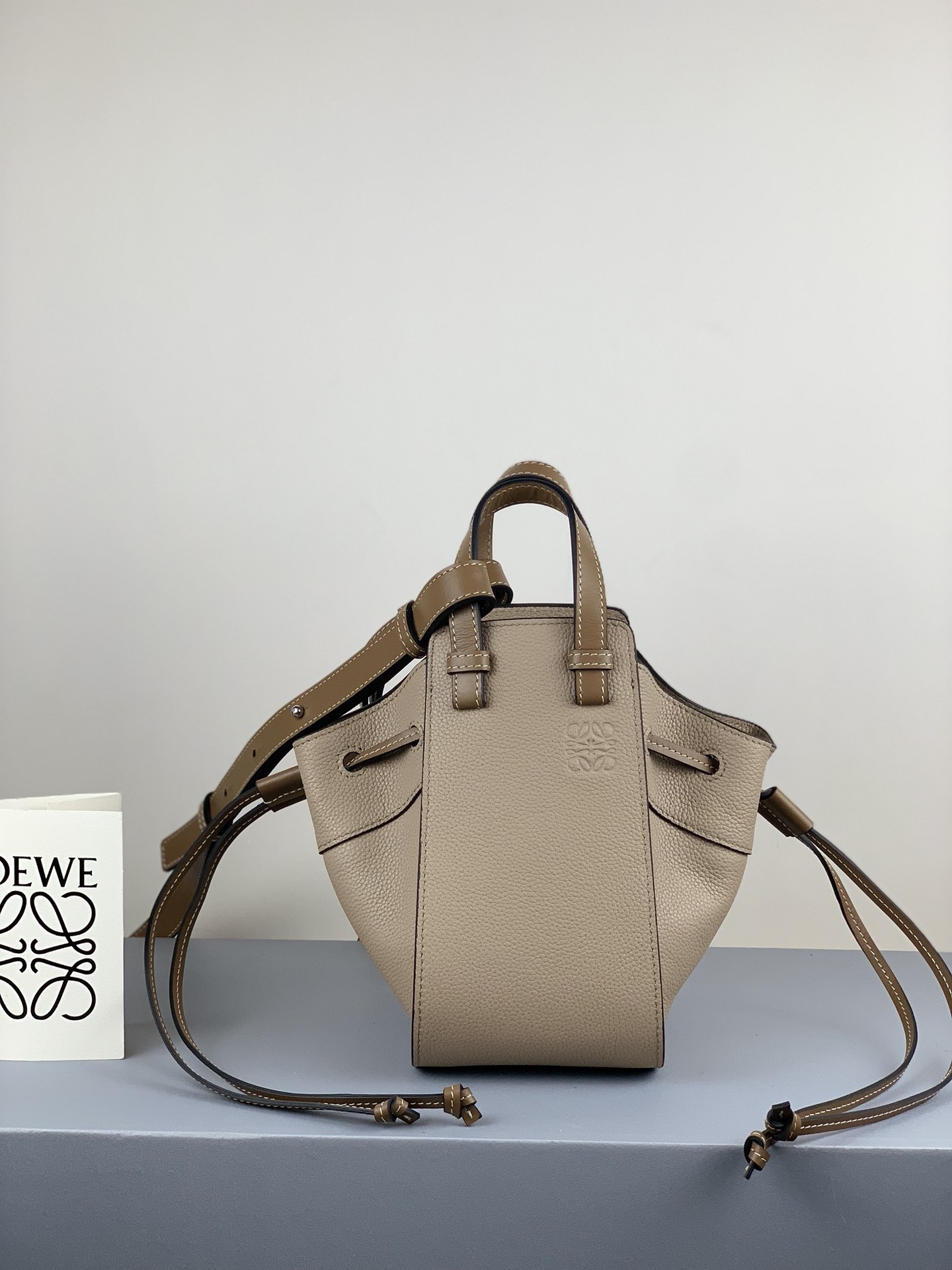 Loewe 3046S 580 Dimensions: 19*11*17cm