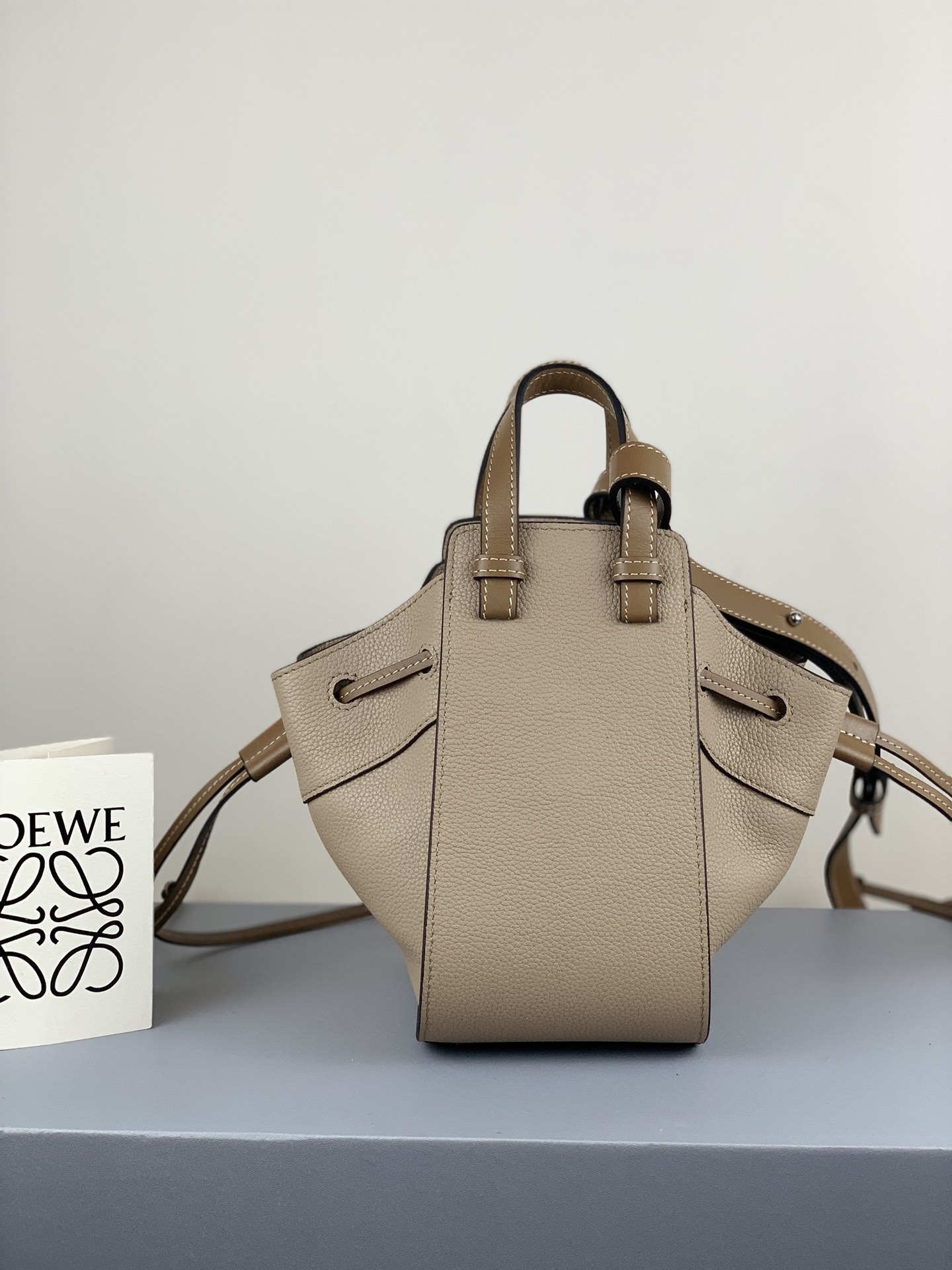 Loewe 3046S 580 Dimensions: 19*11*17cm