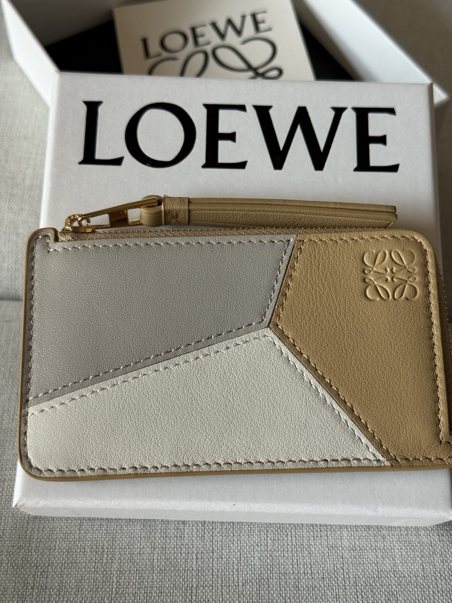 Loewe Classic Cowhide Leather Puzzle Coin Card Holder A03-1 0.150 Height 7.5 cm Width 13 cm Depth 1 cm