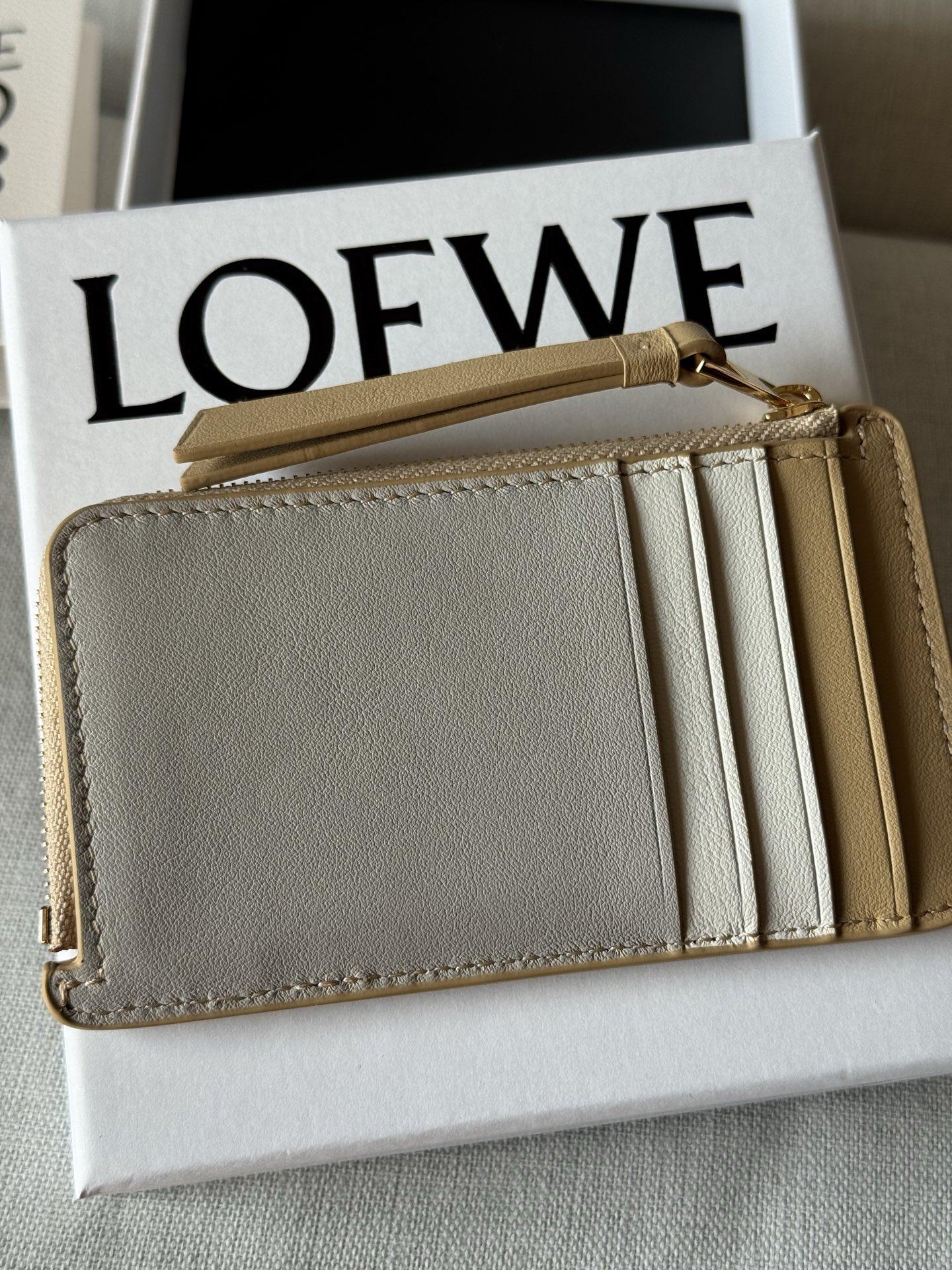 Loewe Classic Cowhide Leather Puzzle Coin Card Holder A03-1 0.150 Height 7.5 cm Width 13 cm Depth 1 cm