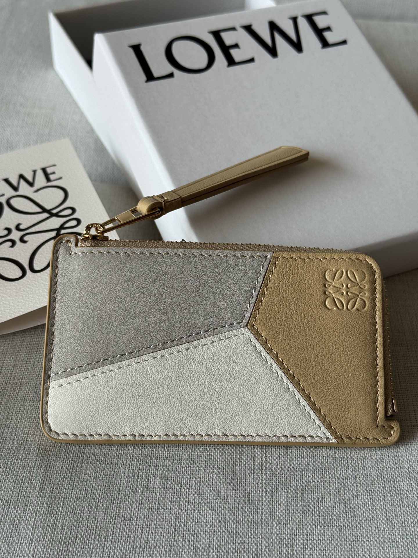 Loewe Classic Cowhide Leather Puzzle Coin Card Holder A03-1 0.150 Height 7.5 cm Width 13 cm Depth 1 cm