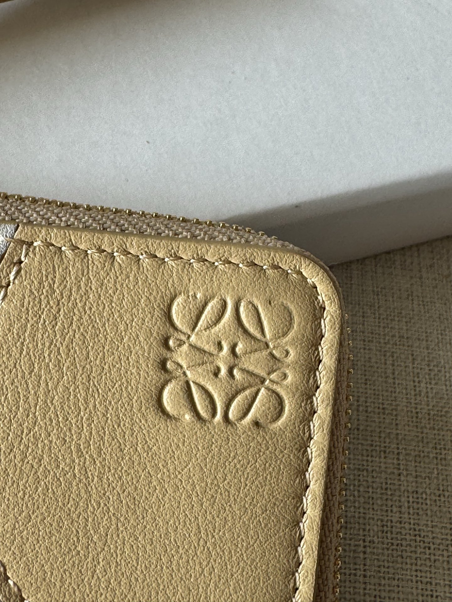 Loewe Classic Cowhide Leather Puzzle Coin Card Holder A03-1 0.150 Height 7.5 cm Width 13 cm Depth 1 cm